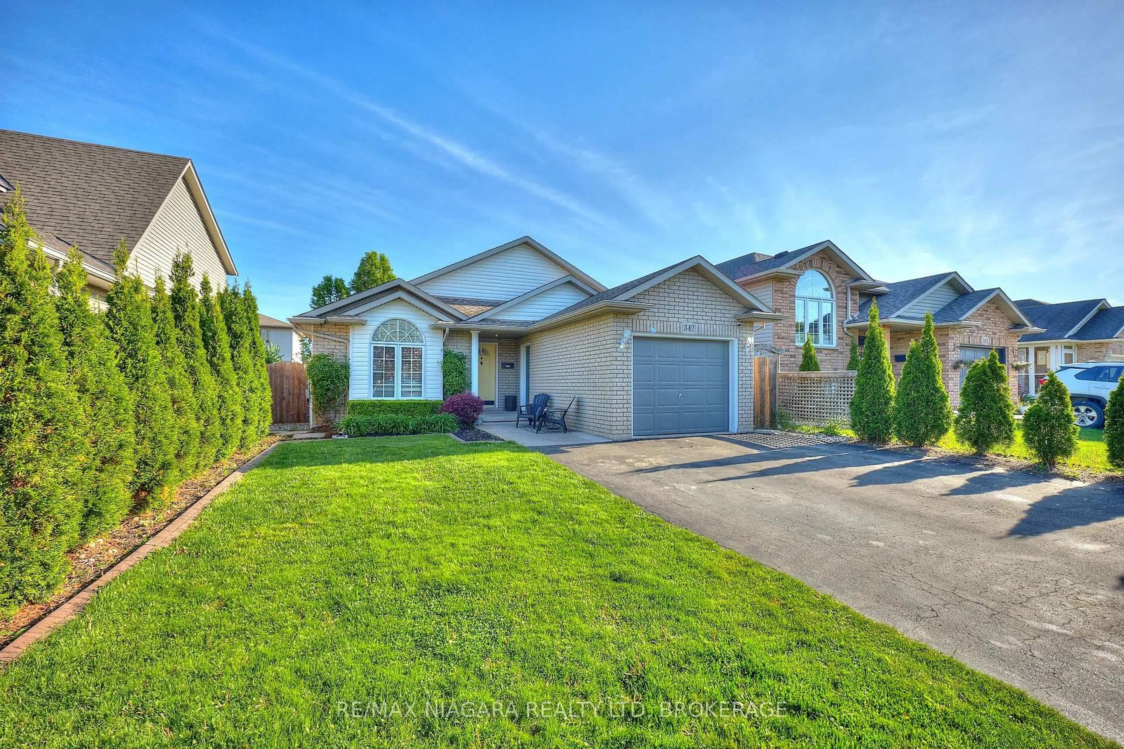 Home with vinyl exterior material, street for 349 Lea Cres, Welland Ontario L3C 7J8