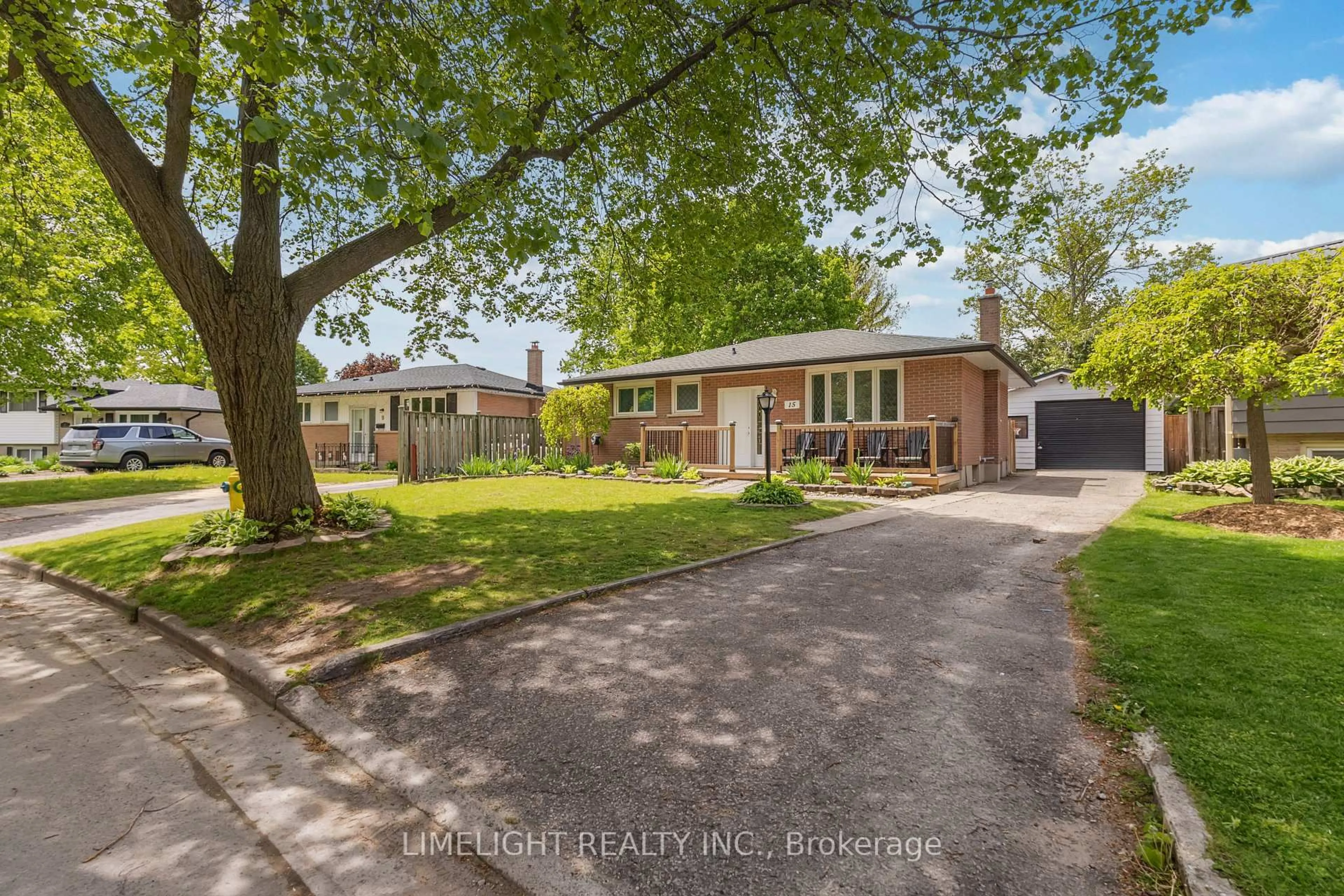 A pic from outside/outdoor area/front of a property/back of a property/a pic from drone, street for 15 Oneida Rd, London East Ontario N5V 2X2