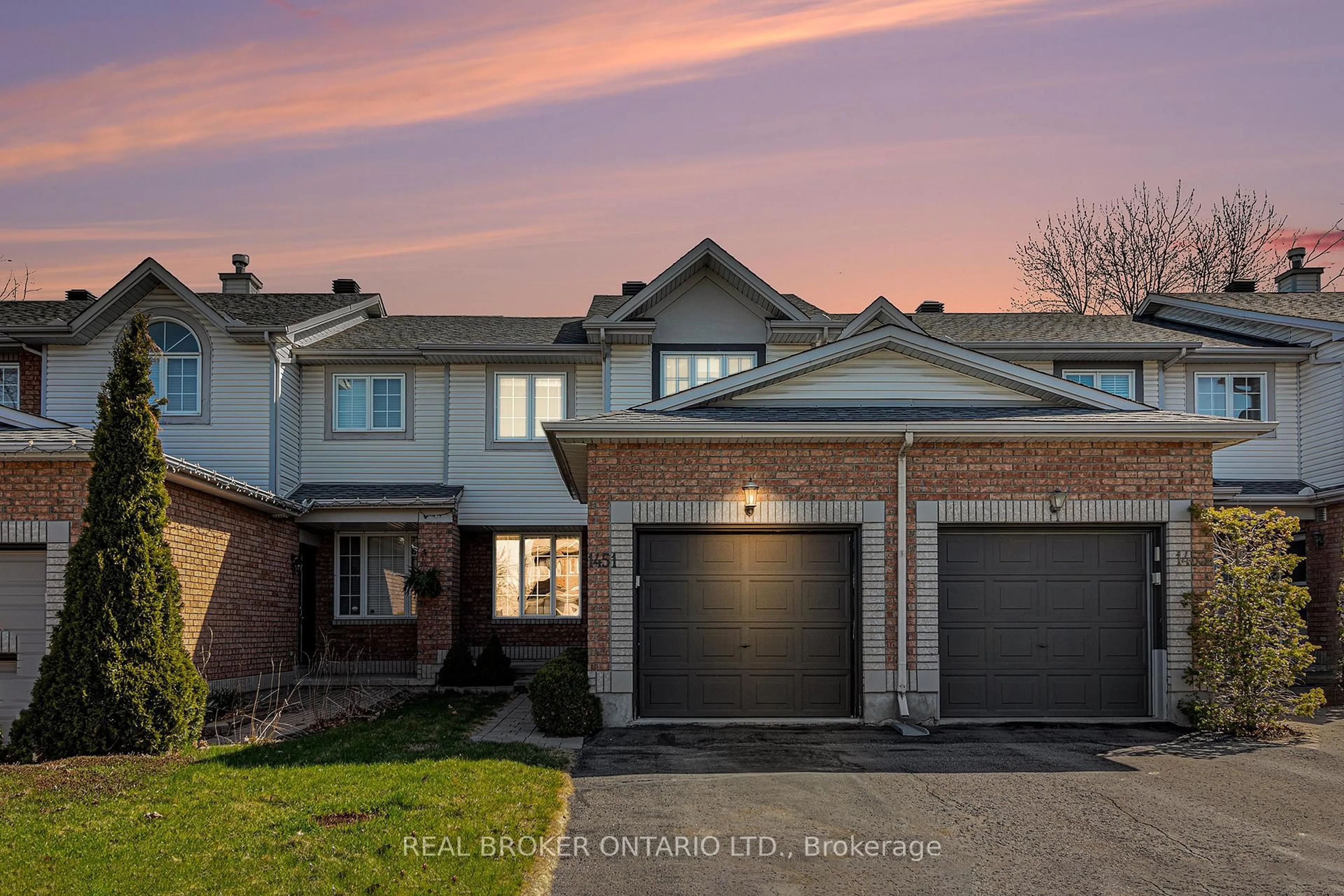 A pic from outside/outdoor area/front of a property/back of a property/a pic from drone, street for 1451 Bonneville Cres, Ottawa Ontario K1C 7N2