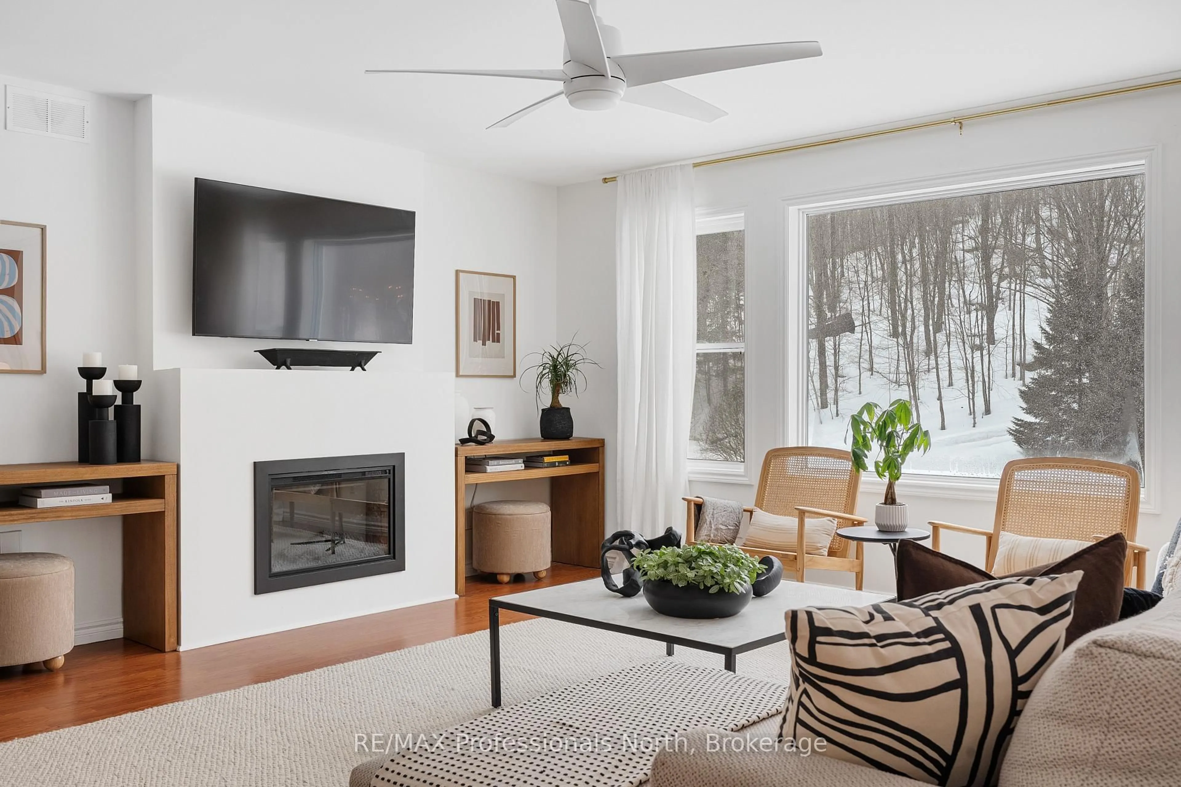 Living room with furniture, unknown for 47 Farmcrest Ave, Dysart et al Ontario K0M 1S0