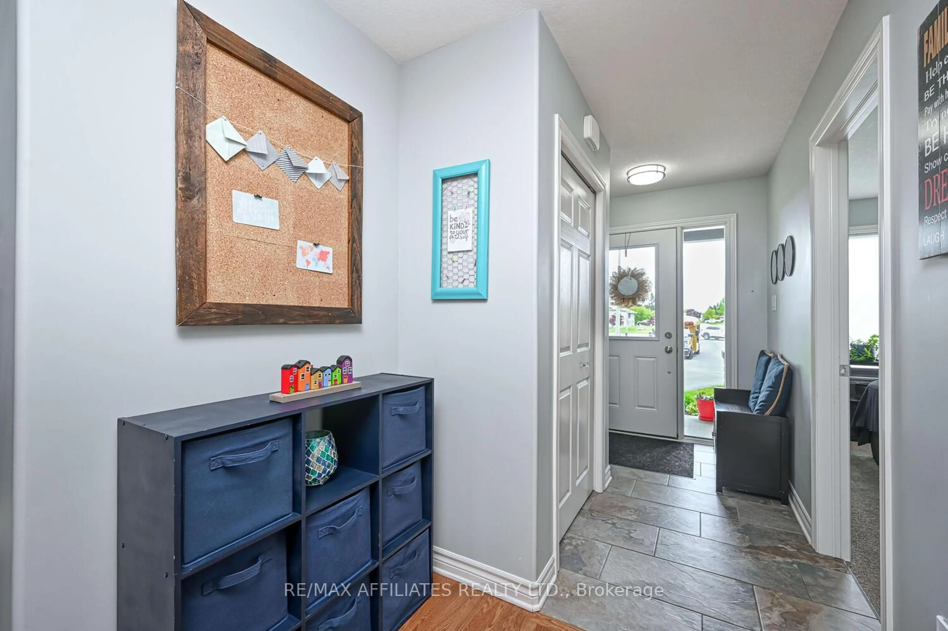 Indoor entryway for 225 Wood Ave, Smiths Falls Ontario K7A 0B4