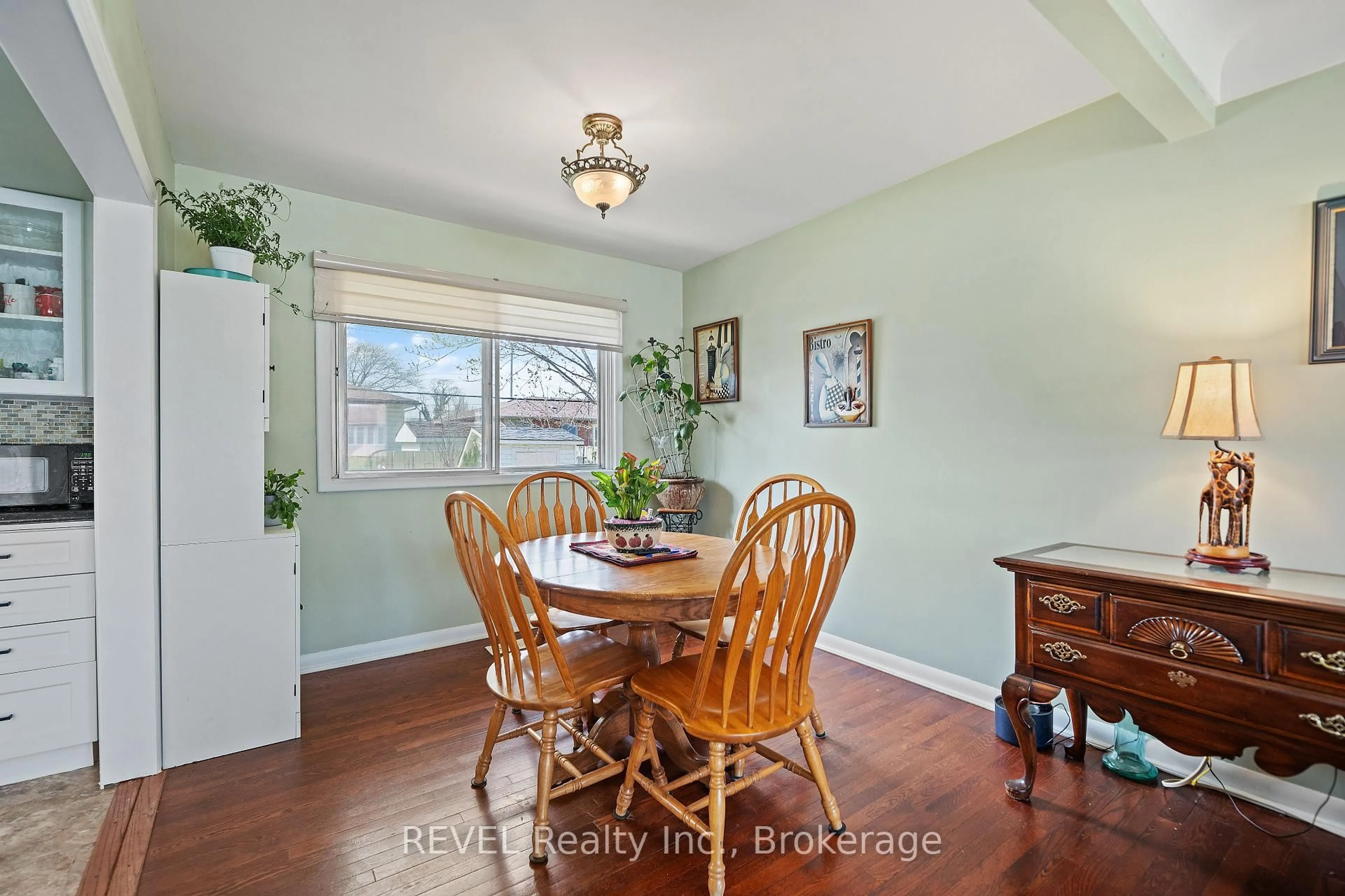 Dining room, unknown for 21 Westmount Cres, Welland Ontario L3C 2S5