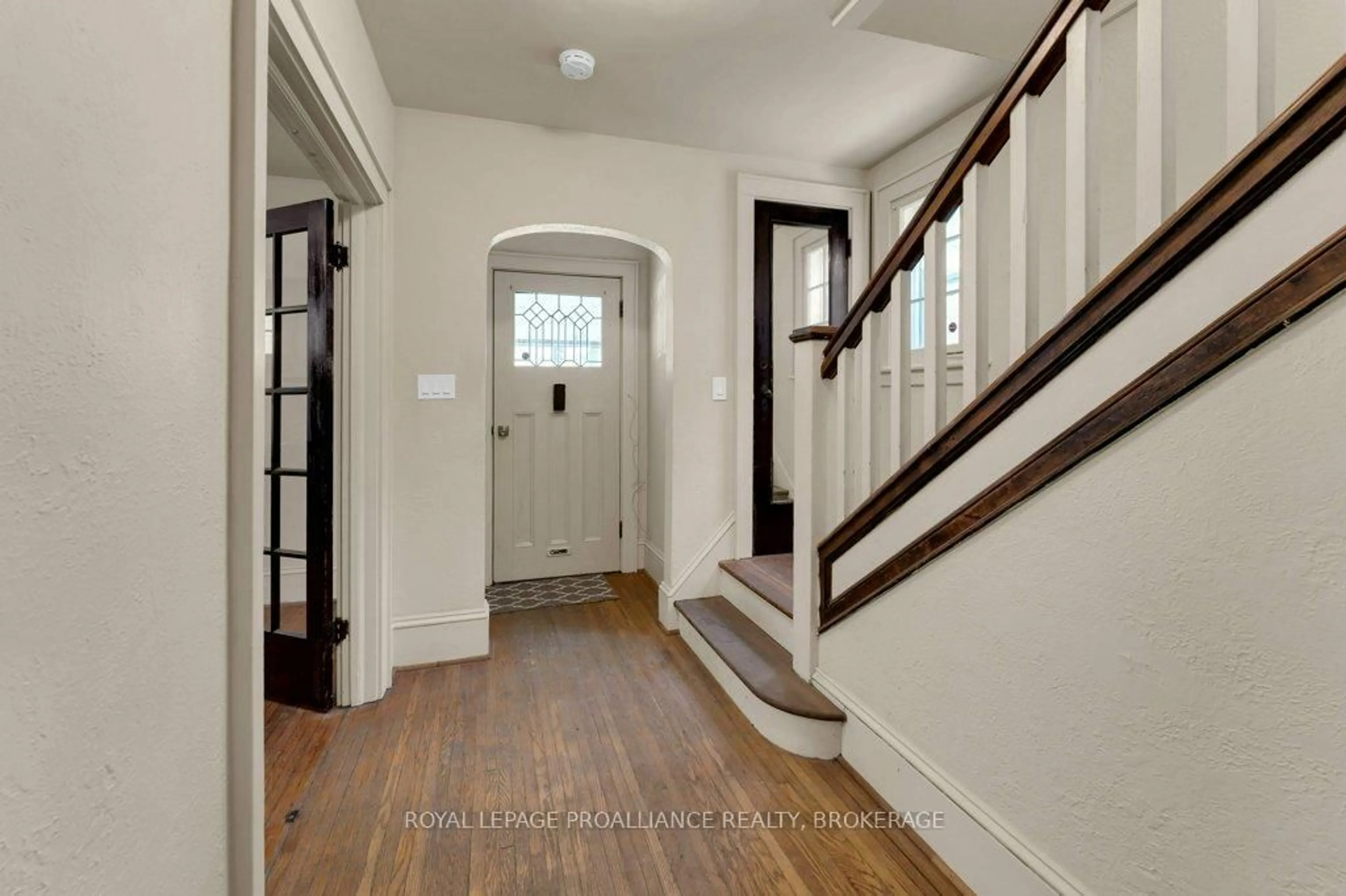 Indoor entryway for 515 Victoria St, Kingston Ontario K7L 3Z9