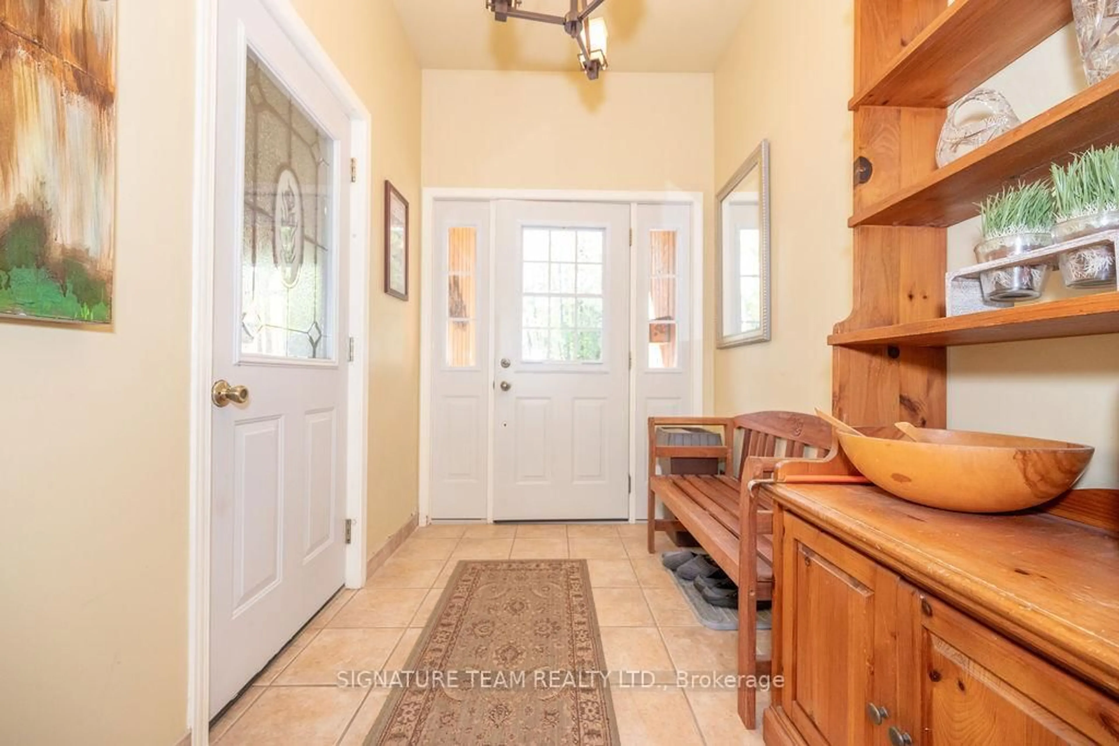 Indoor entryway for 47 Trillium Lane #A, Eganville Ontario K0J 1T0