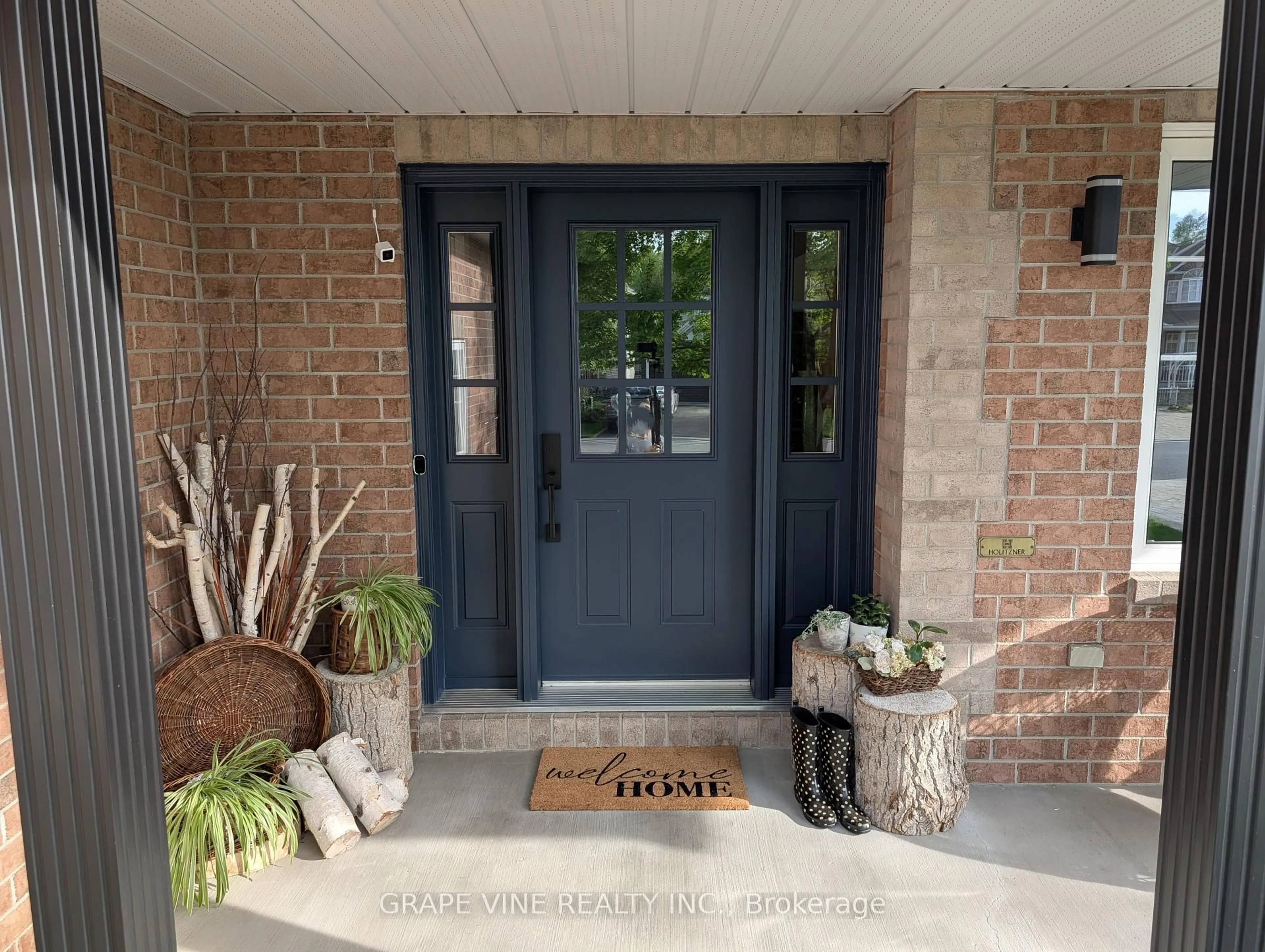 Indoor entryway for 3 Thresher Ave, Ottawa Ontario K2S 1X7