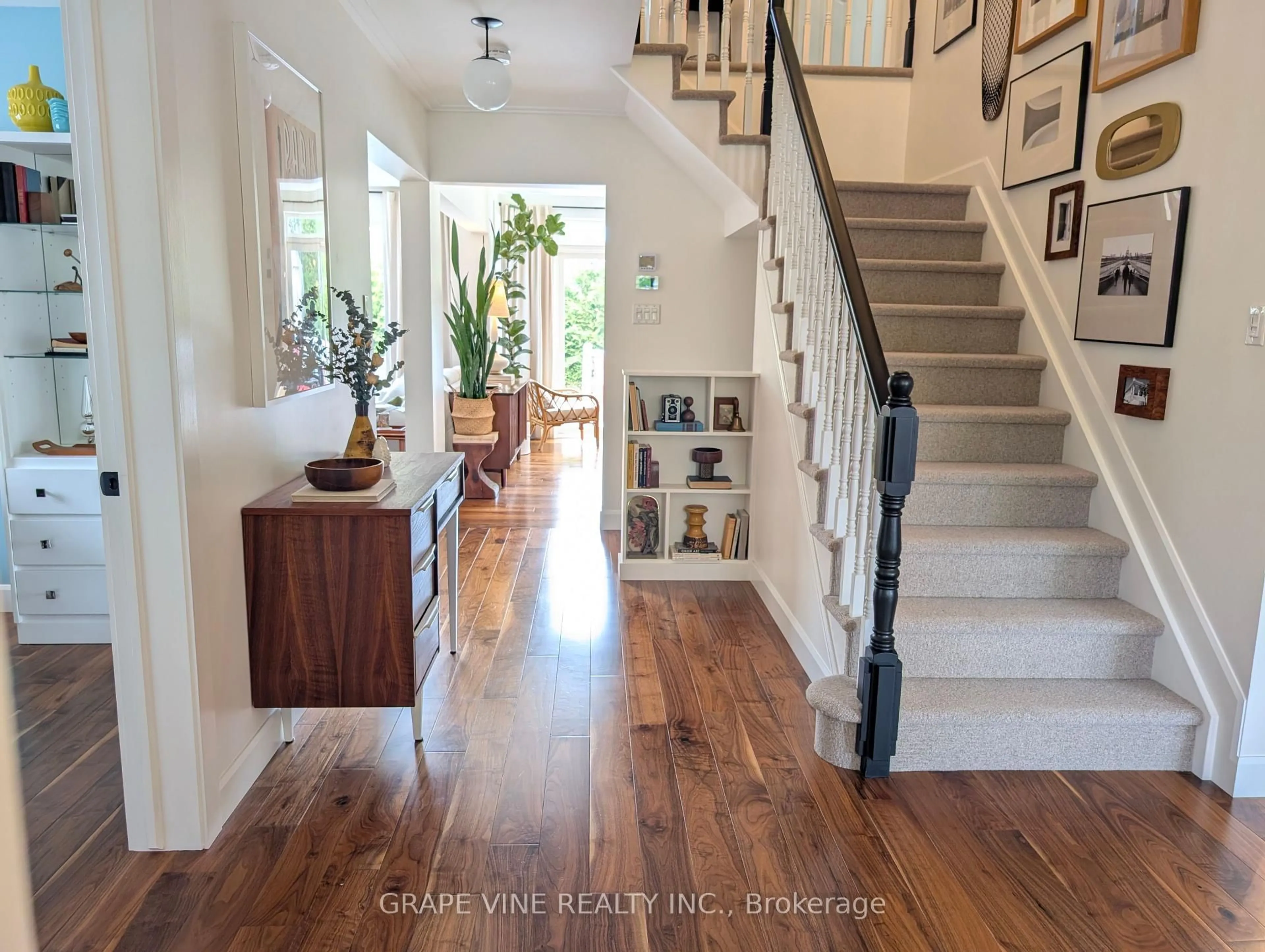 Indoor entryway for 3 Thresher Ave, Ottawa Ontario K2S 1X7