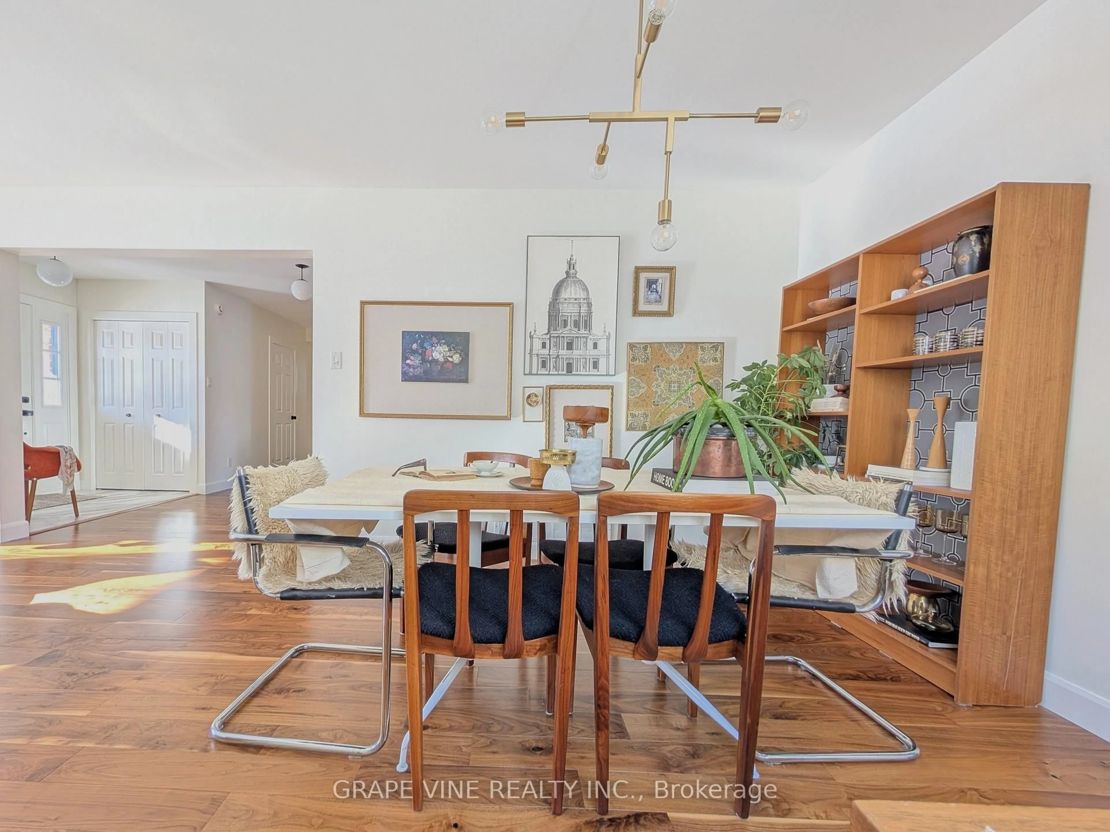 Dining room, wood/laminate floor for 3 Thresher Ave, Ottawa Ontario K2S 1X7