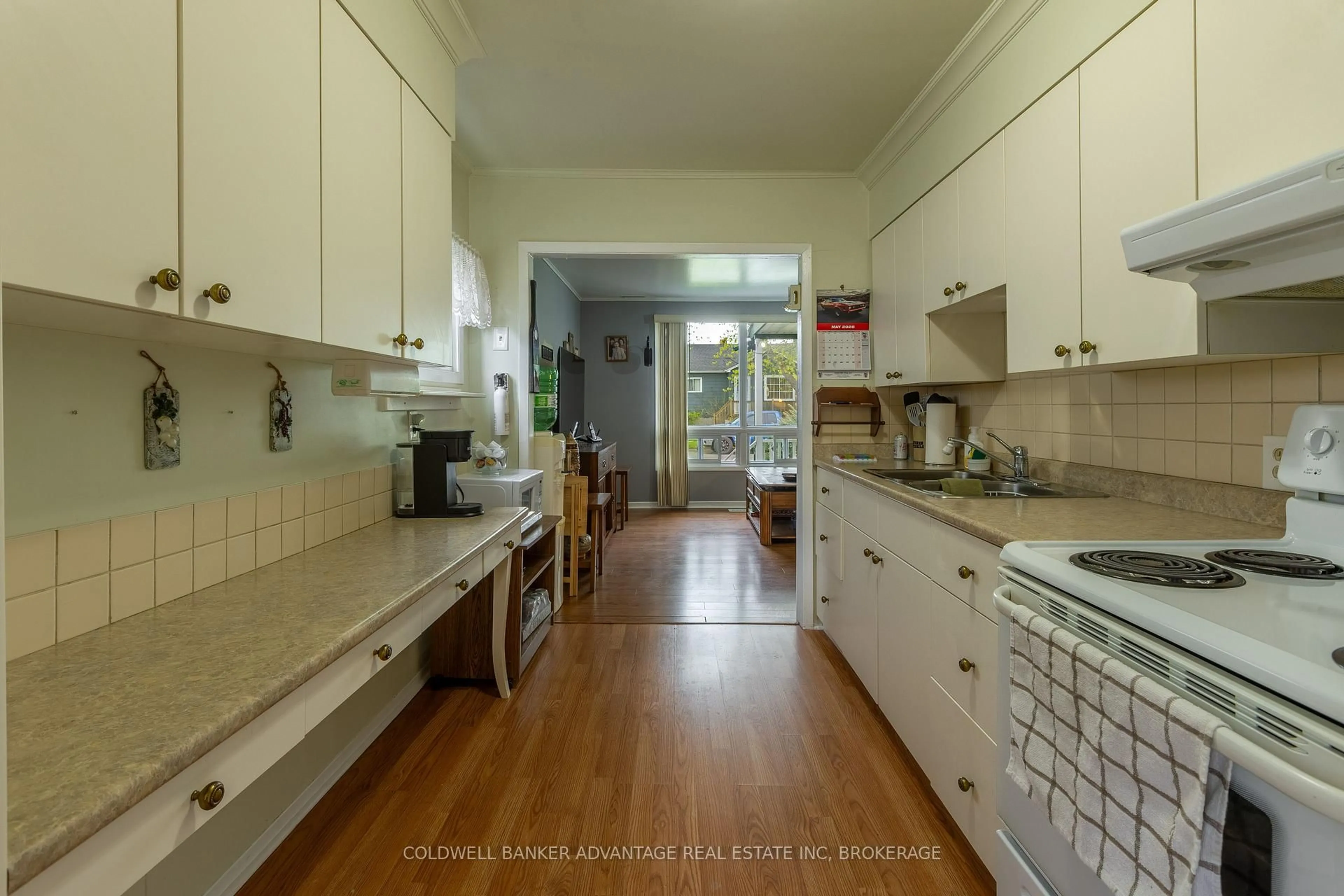 Standard kitchen, unknown for 110 Roosevelt Ave, Welland Ontario L3B 2G4