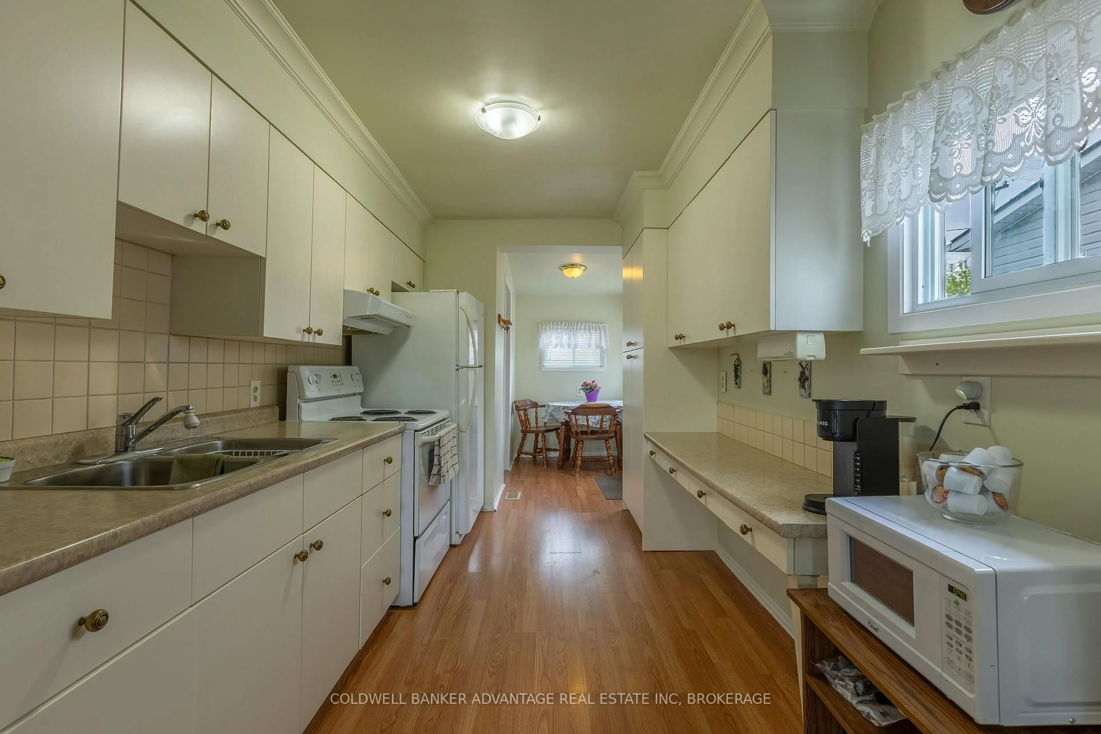 Standard kitchen, unknown for 110 Roosevelt Ave, Welland Ontario L3B 2G4