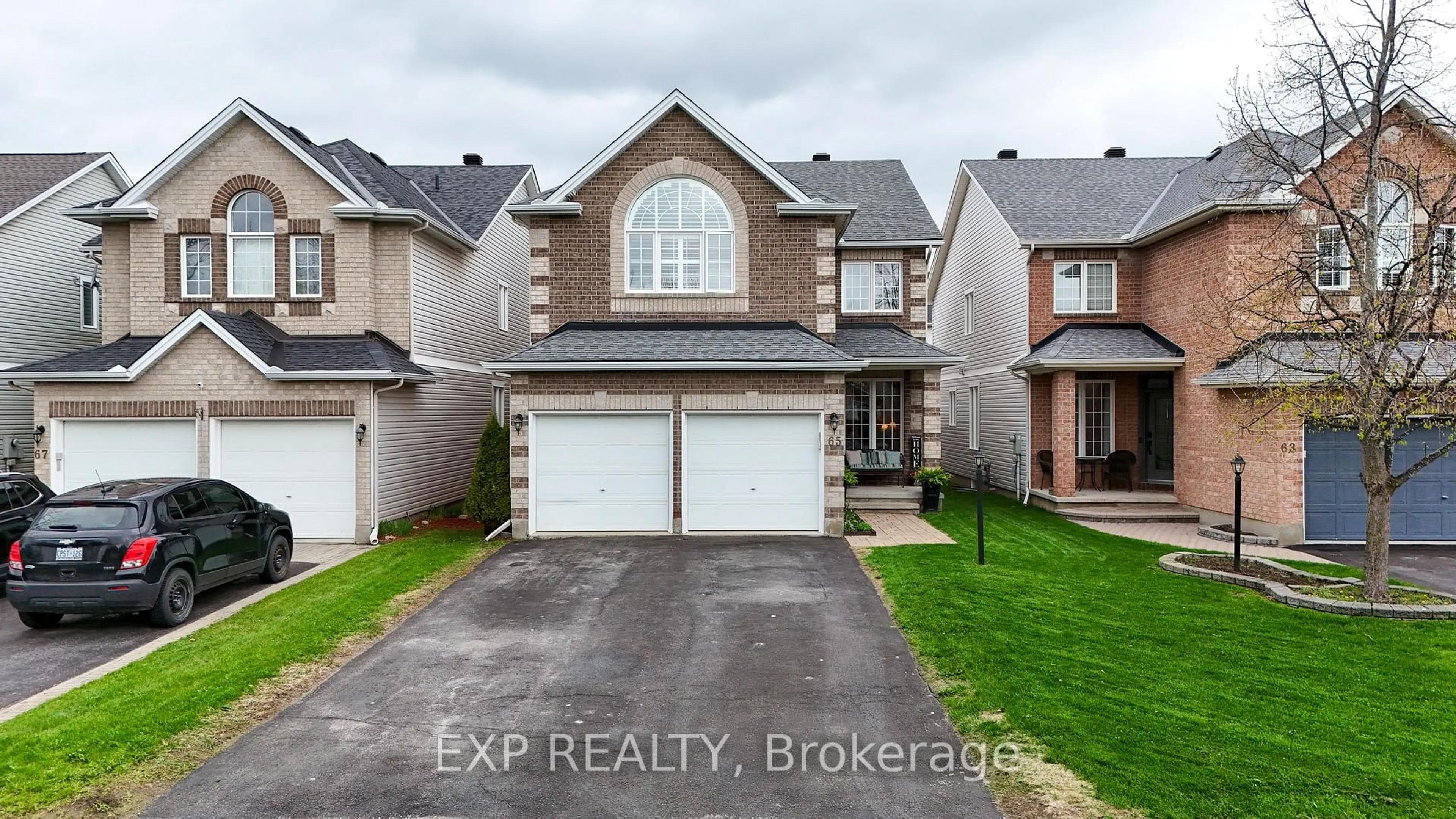A pic from outside/outdoor area/front of a property/back of a property/a pic from drone, street for 65 FRIENDLY Cres, Ottawa Ontario K2S 2B6