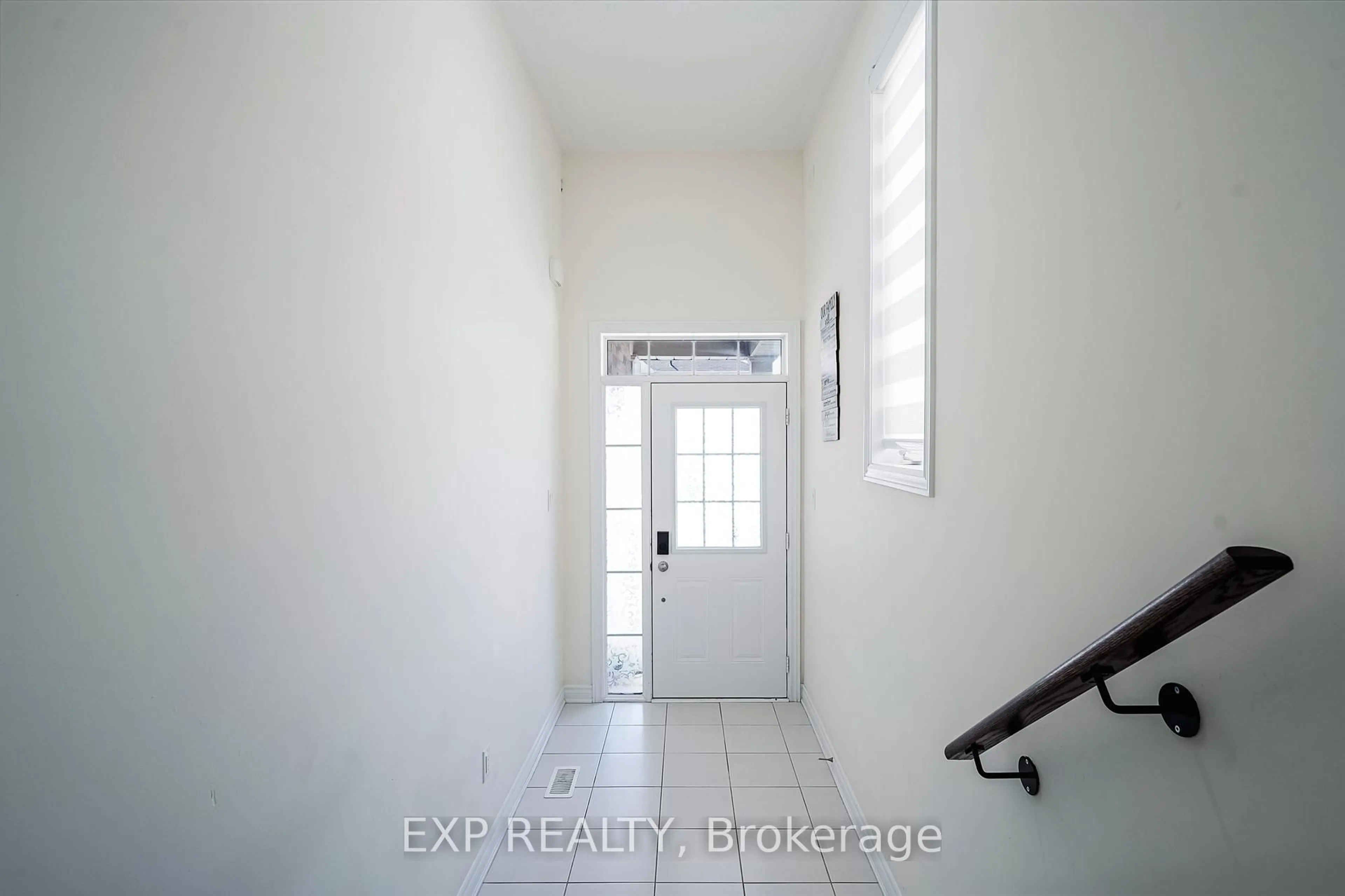 Indoor entryway for 11 Highlands Blvd, Cavan Monaghan Ontario L0A 1G0