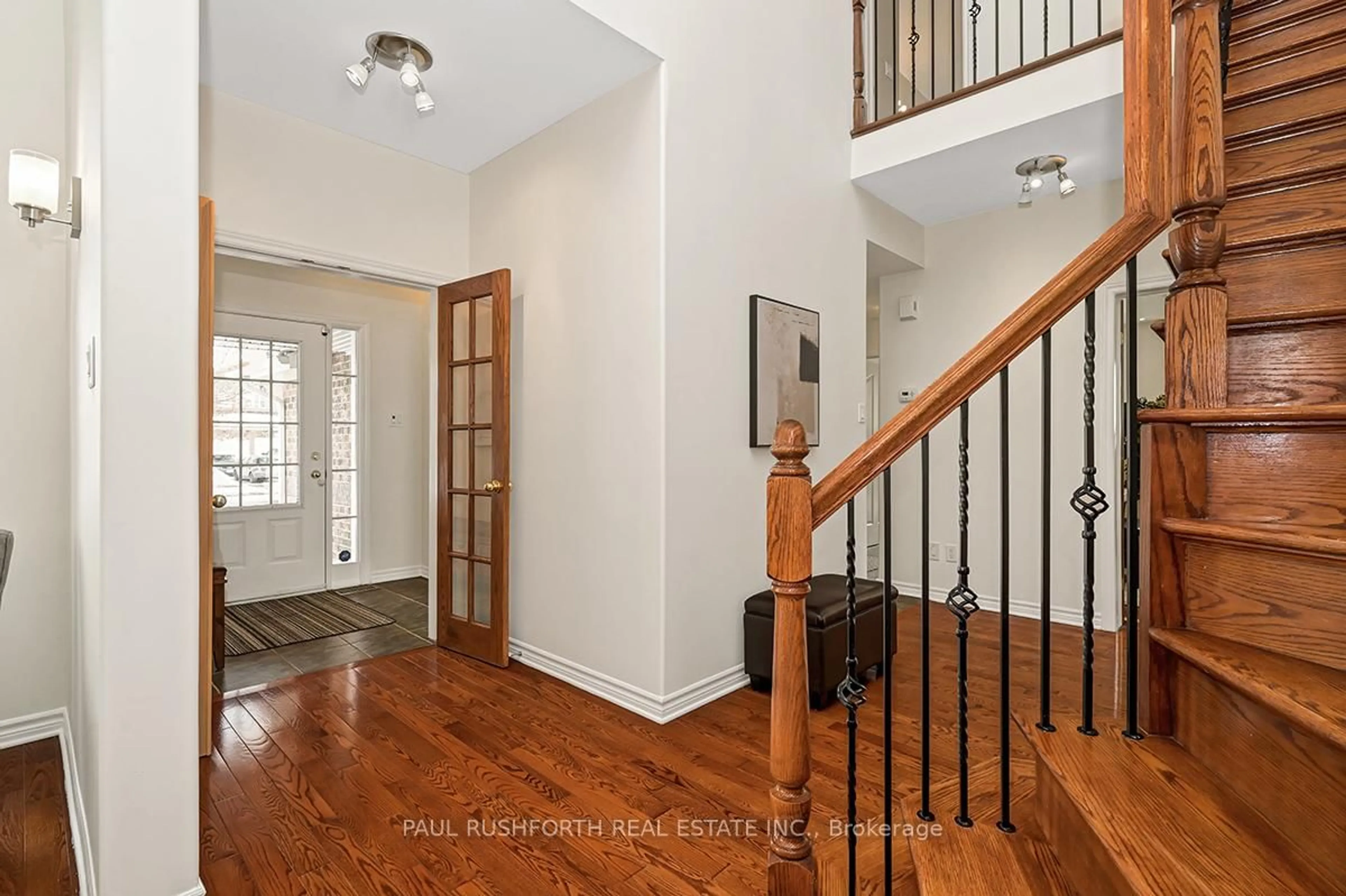 Indoor entryway for 1894 Springridge Dr, Ottawa Ontario K4A 4P9