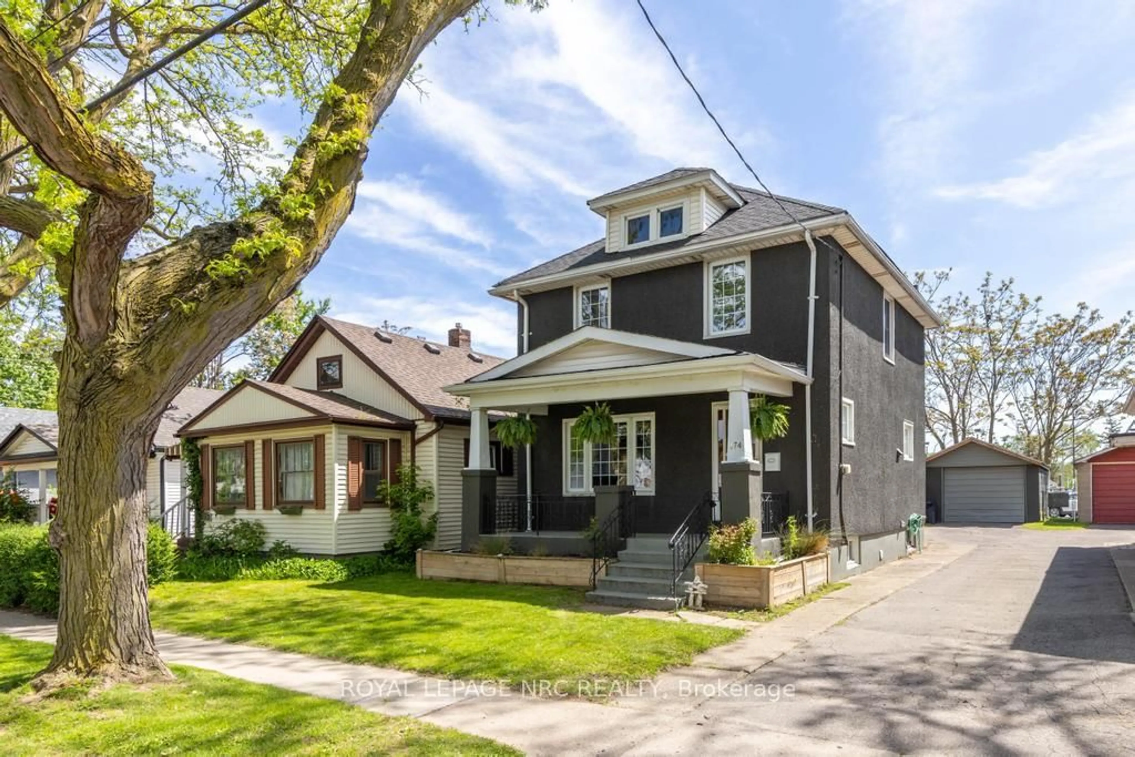 Home with brick exterior material, street for 174 York St, St. Catharines Ontario L2R 6G2