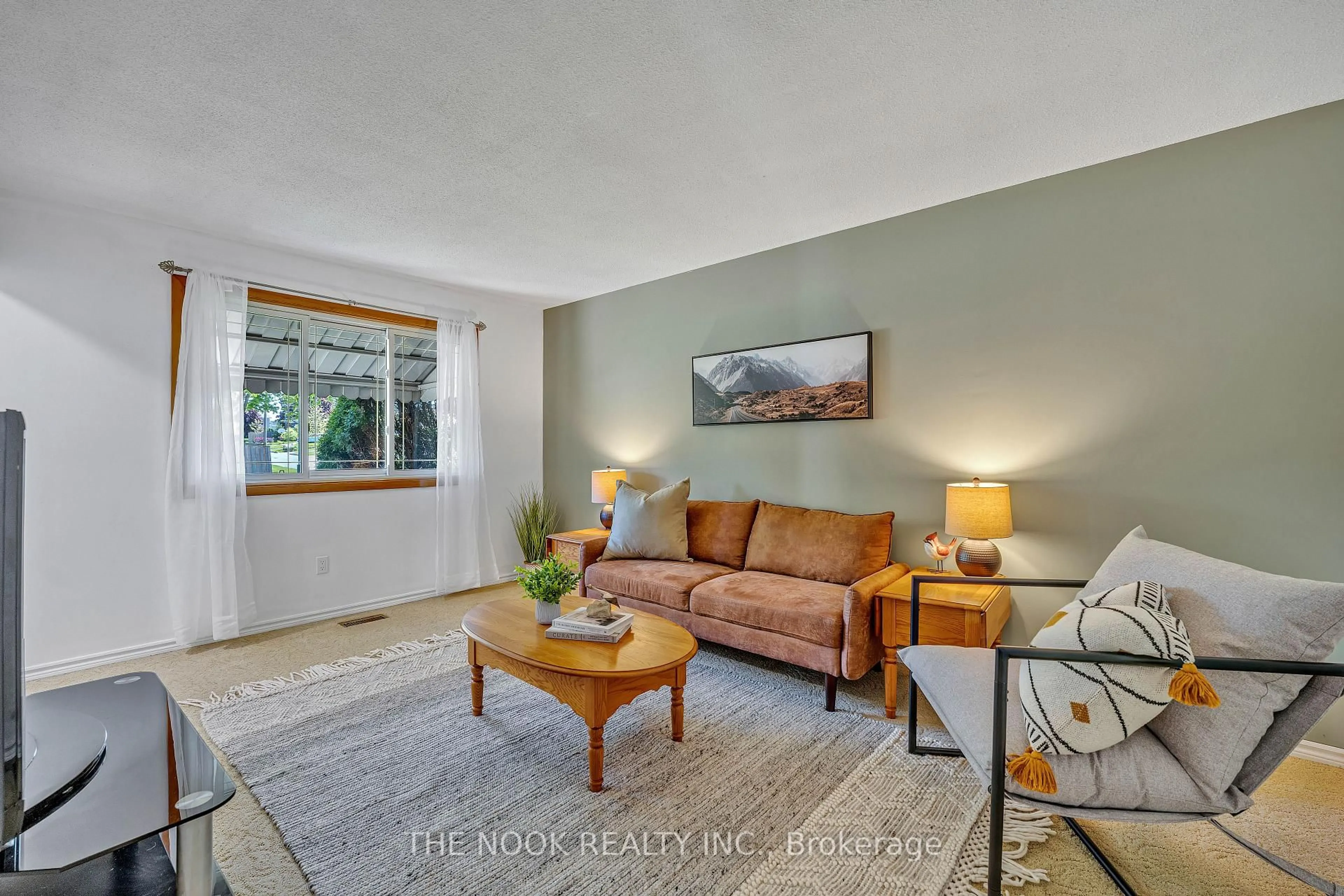 Living room with furniture, unknown for 21 Rideau Cres, Peterborough South Ontario K9J 1G7