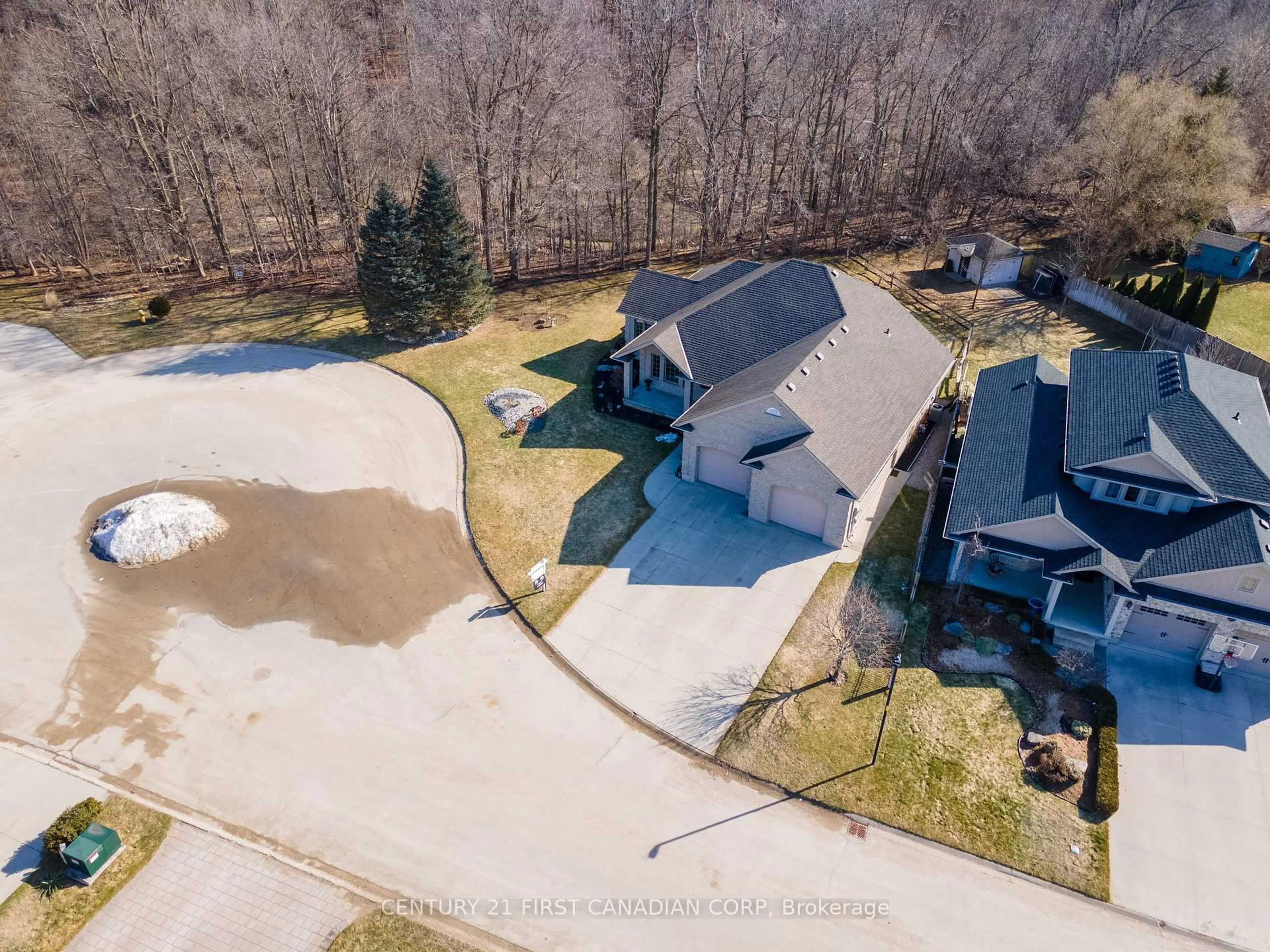 A pic from outside/outdoor area/front of a property/back of a property/a pic from drone, water/lake/river/ocean view for 487 Petersen Ave, Strathroy-Caradoc Ontario N7G 4L5