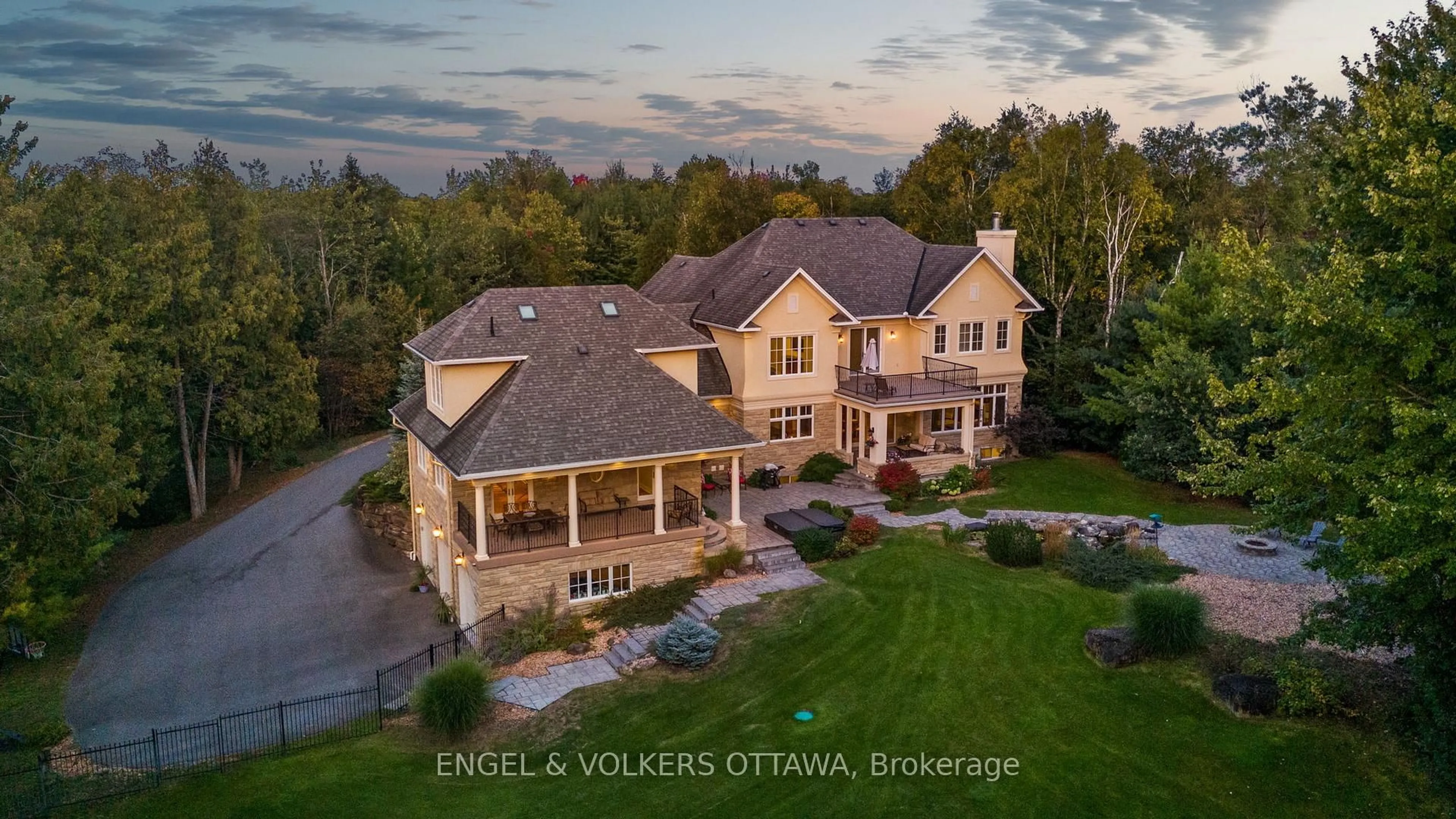 A pic from outside/outdoor area/front of a property/back of a property/a pic from drone, water/lake/river/ocean view for 1408 Blackhorse Crt, Manotick Ontario K4M 0A6
