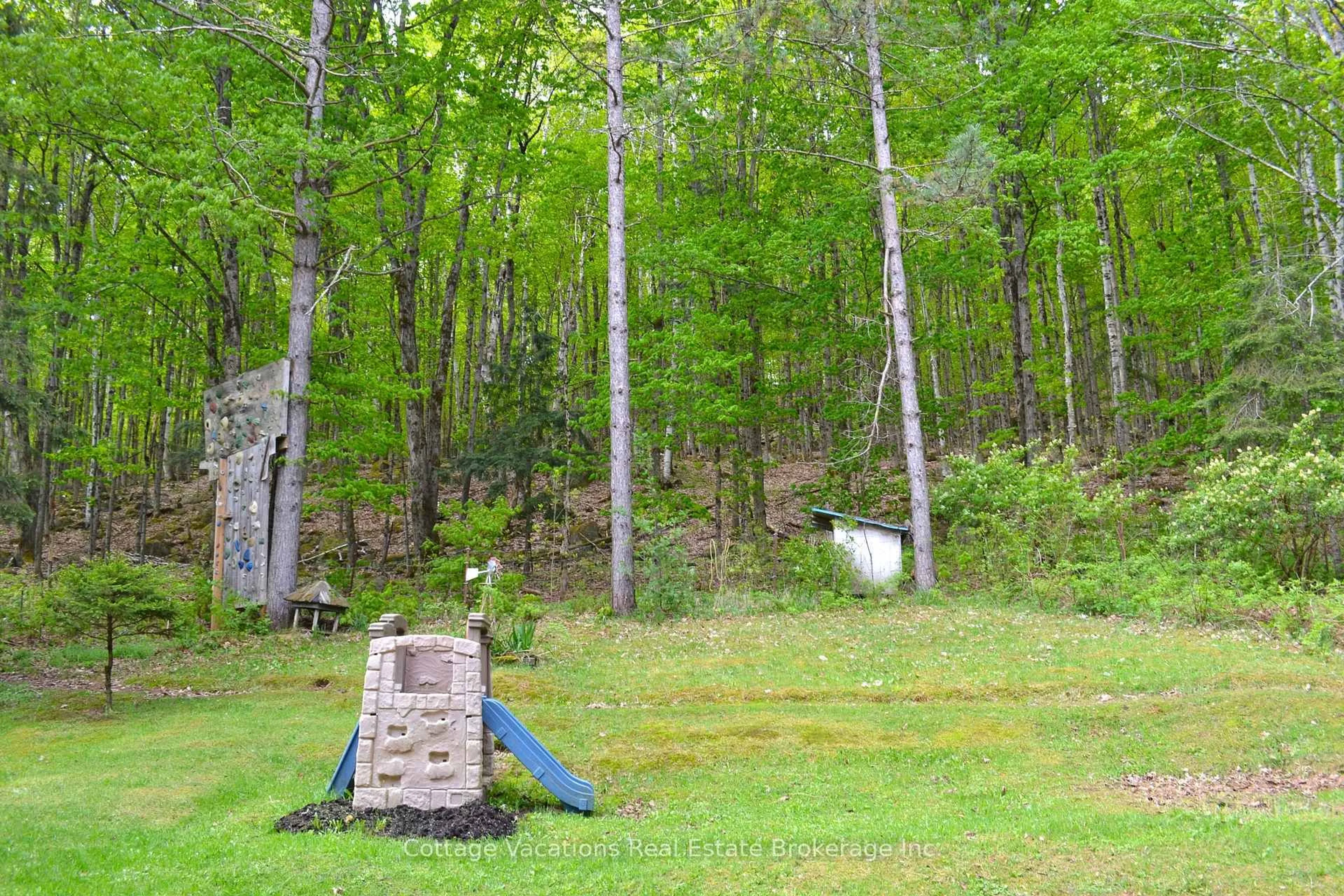 Unknown for 527 Aspdin Rd, Huntsville Ontario P1H 1Y4