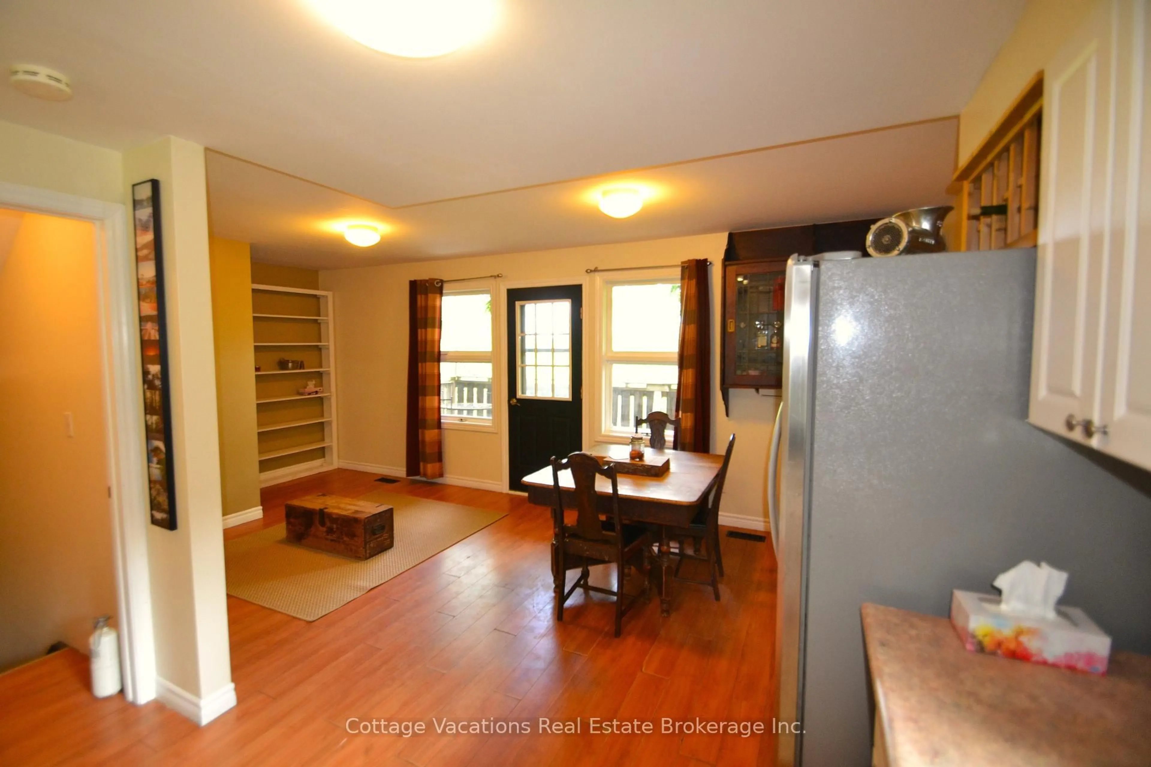 Dining room, wood/laminate floor for 527 Aspdin Rd, Huntsville Ontario P1H 1Y4
