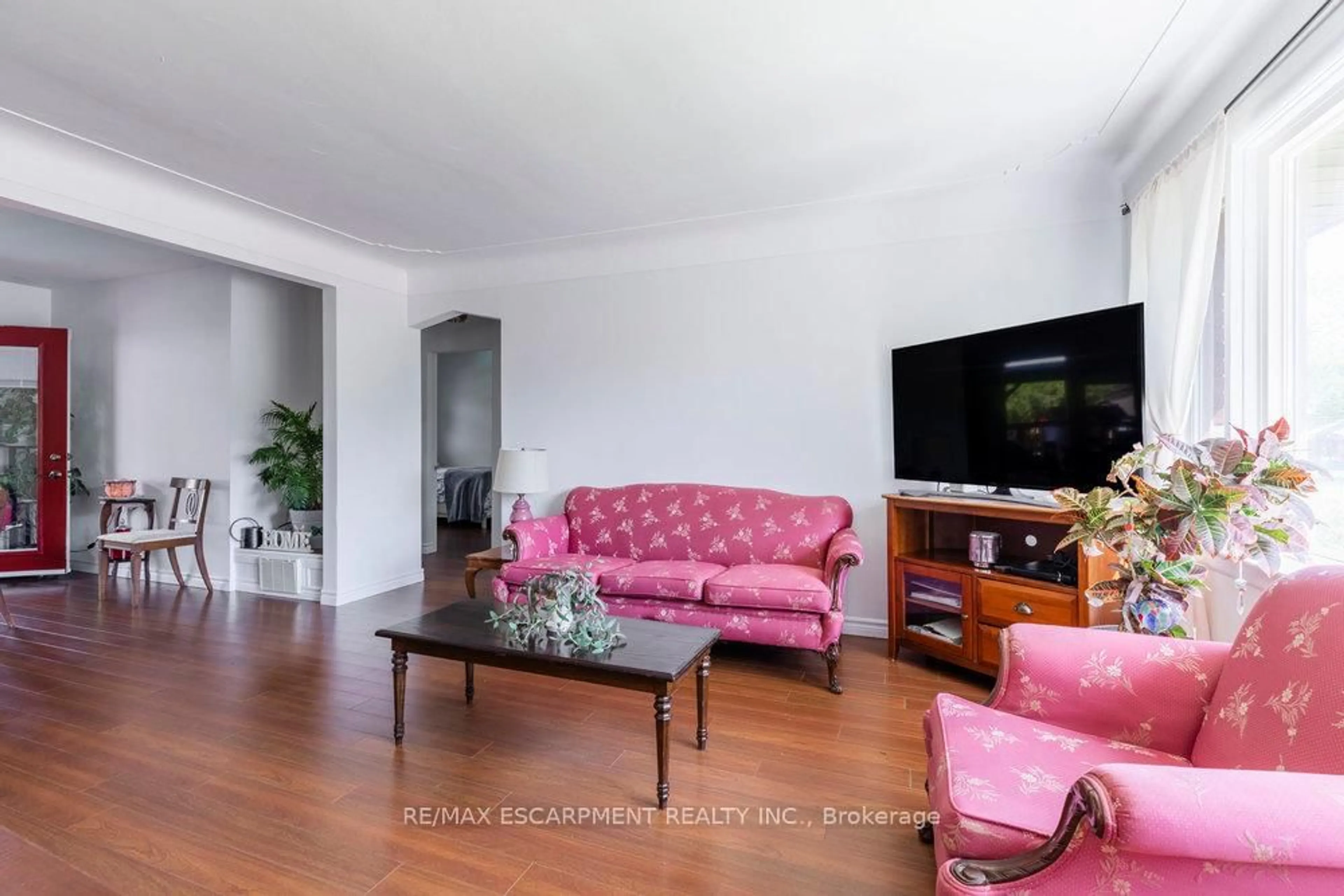 Living room with furniture, unknown for 272 Upper Paradise Rd, Hamilton Ontario L9C 5C2