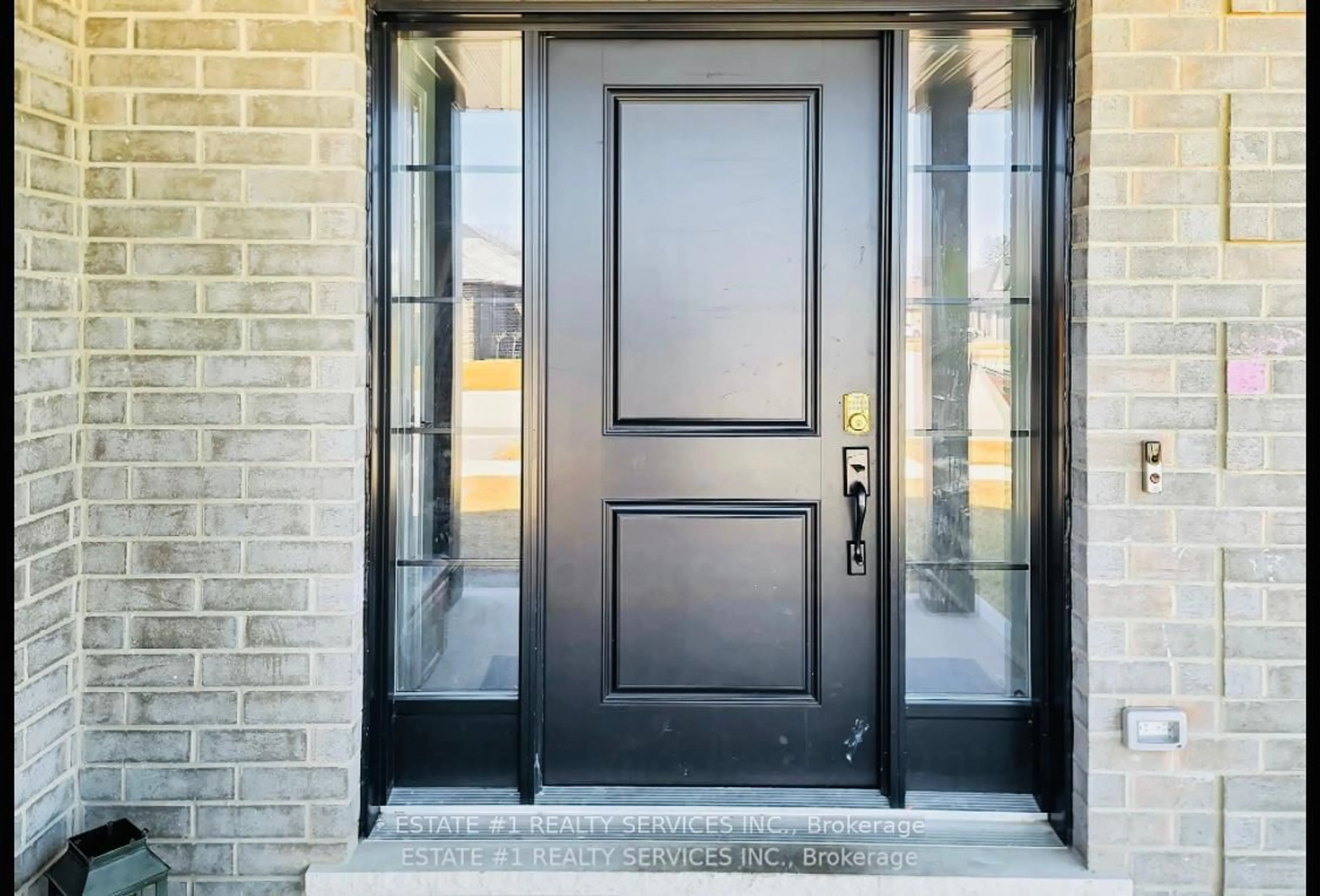 Indoor entryway for 2047 Lockwood Cres, Strathroy-Caradoc Ontario N0L 1W0