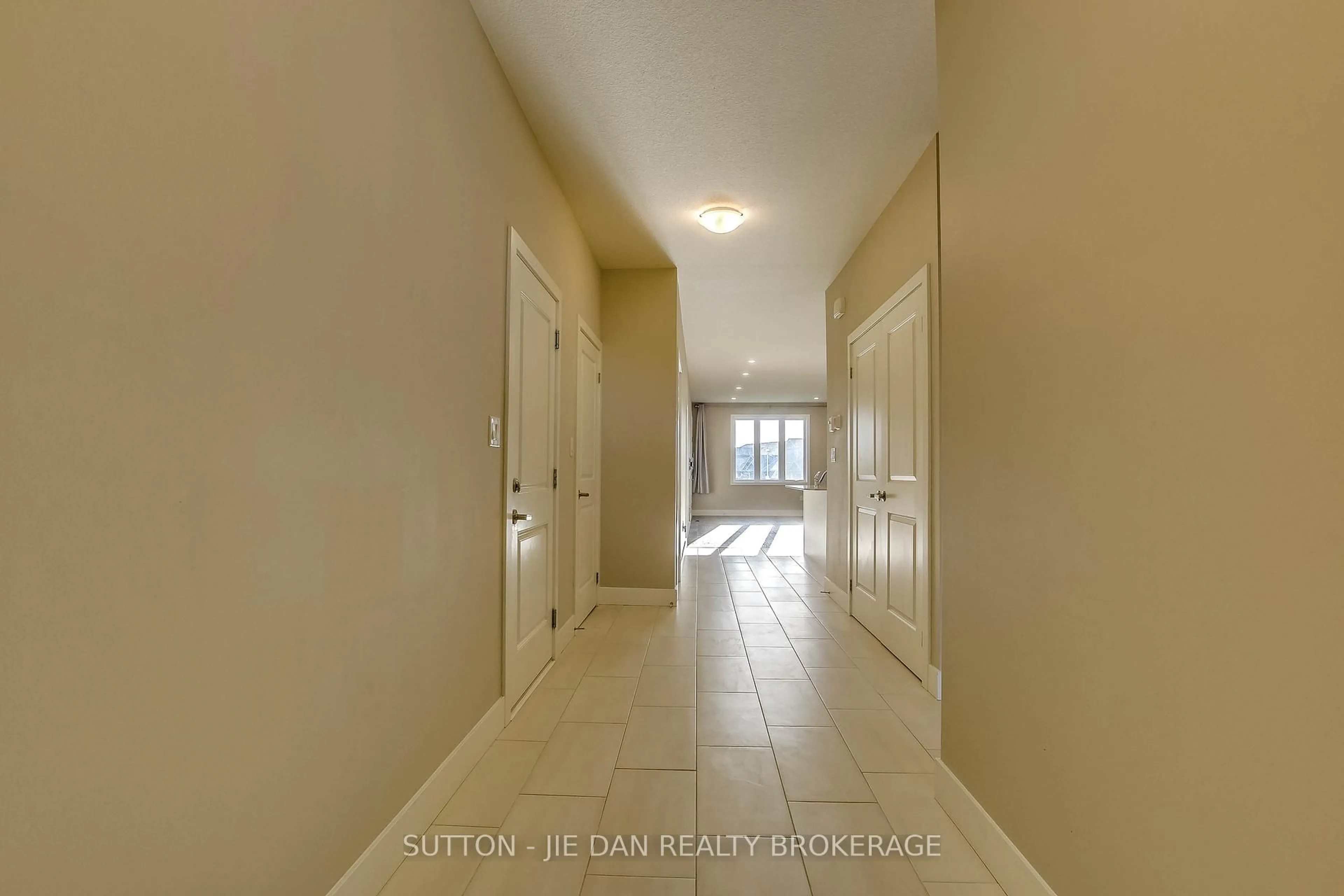 Indoor entryway for 1375 Whetherfield St #61, London North Ontario N6H 0E5