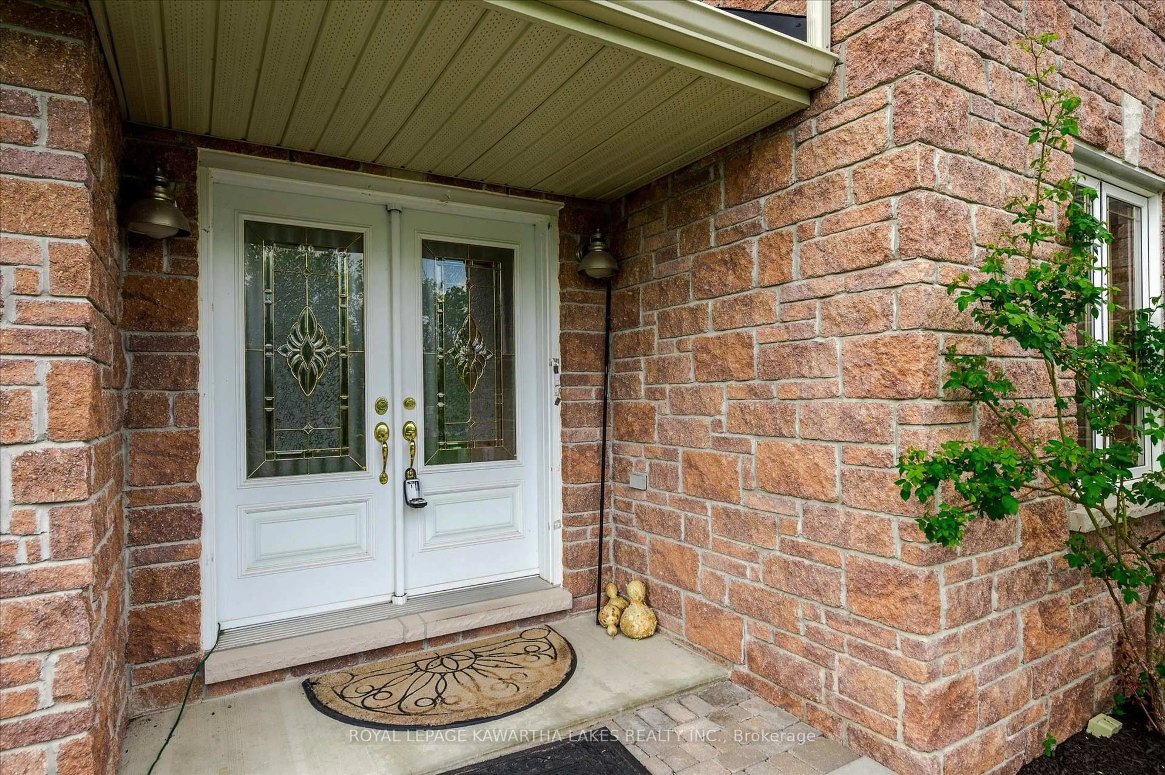 Indoor entryway for 1 William Booth Cres, Kawartha Lakes Ontario K9V 6E1