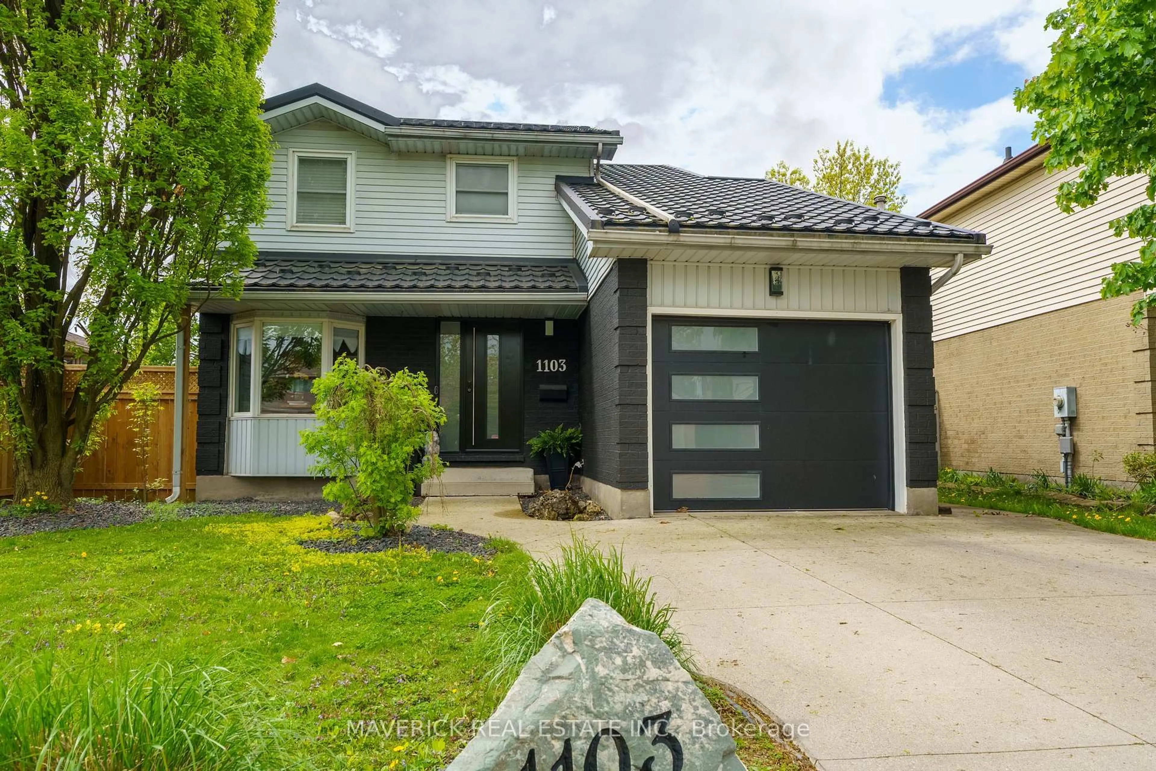 Home with vinyl exterior material, street for 1103 Aldersbrook Rd, London North Ontario N6G 2X2