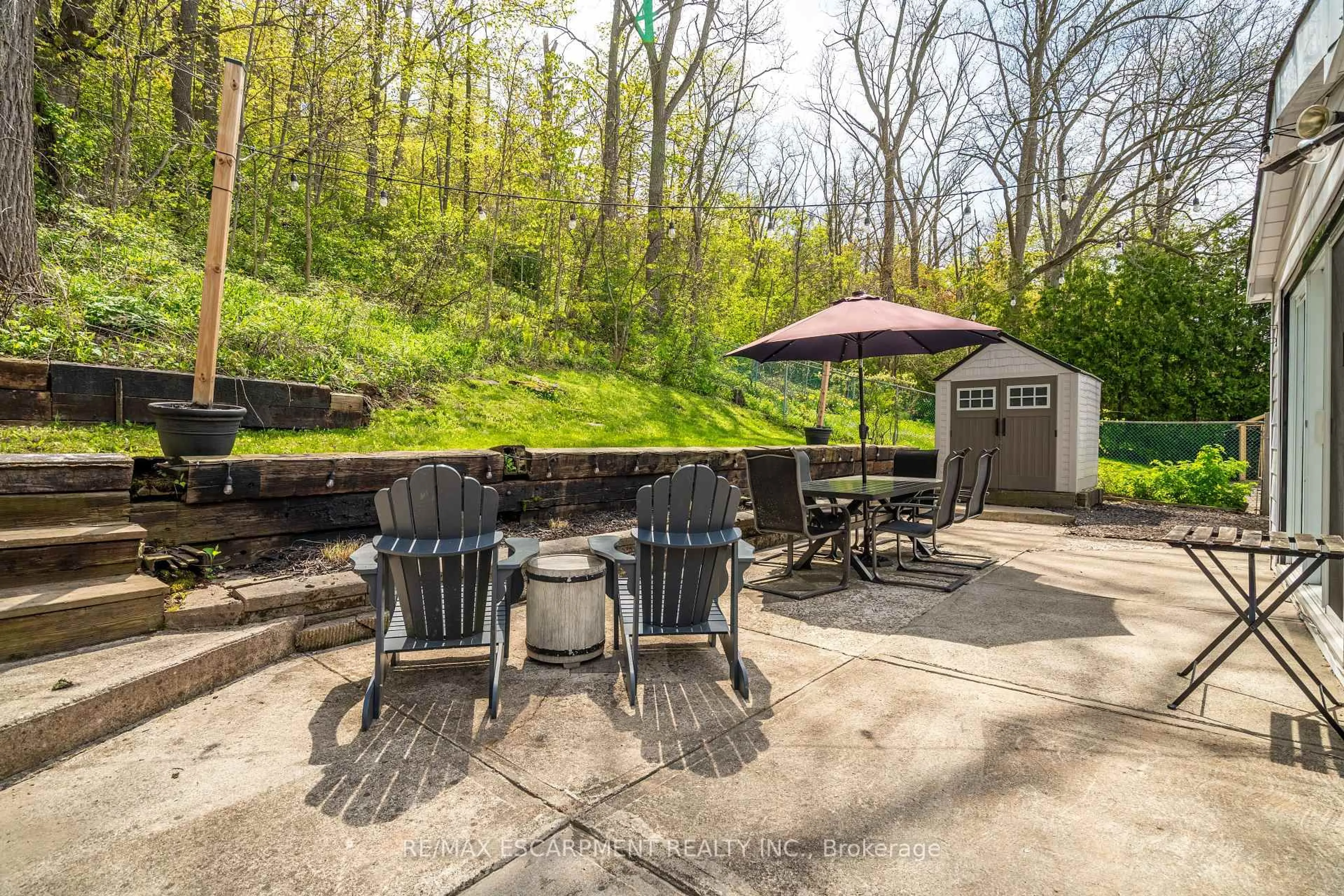 Patio, unknown for 34 Palm Crt, Hamilton Ontario L8G 2T7
