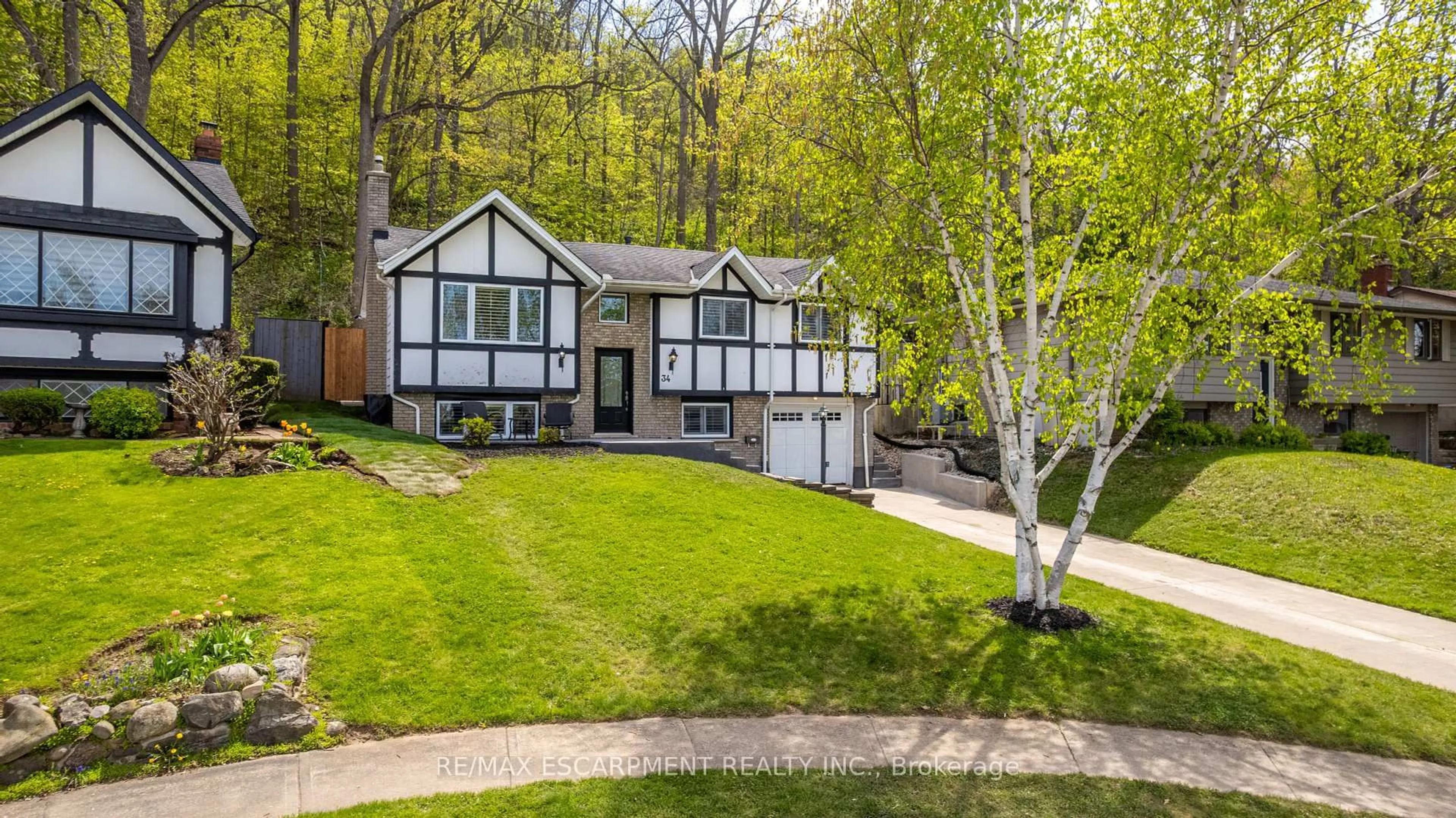 Unknown for 34 Palm Crt, Hamilton Ontario L8G 2T7