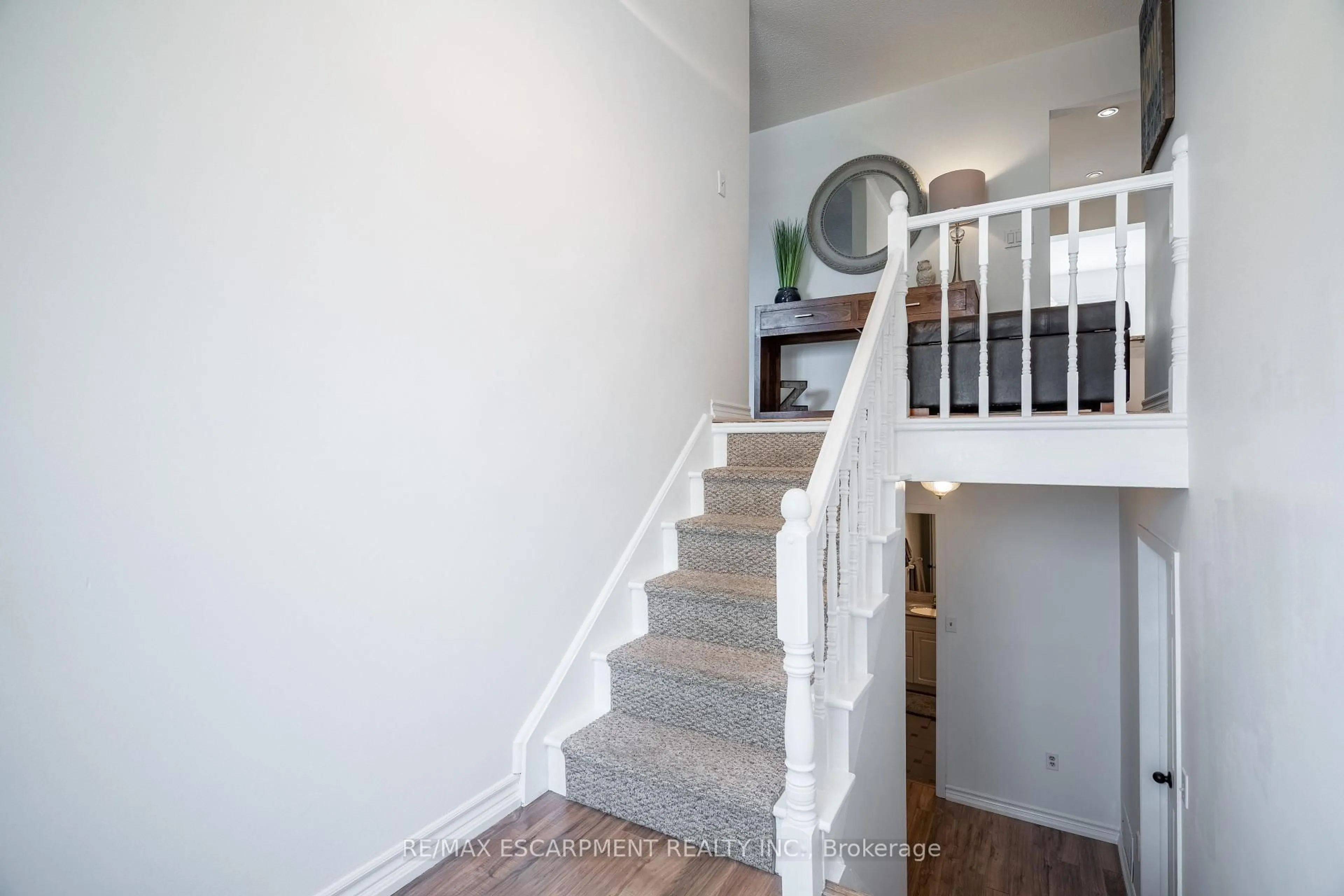 Stairs for 34 Palm Crt, Hamilton Ontario L8G 2T7