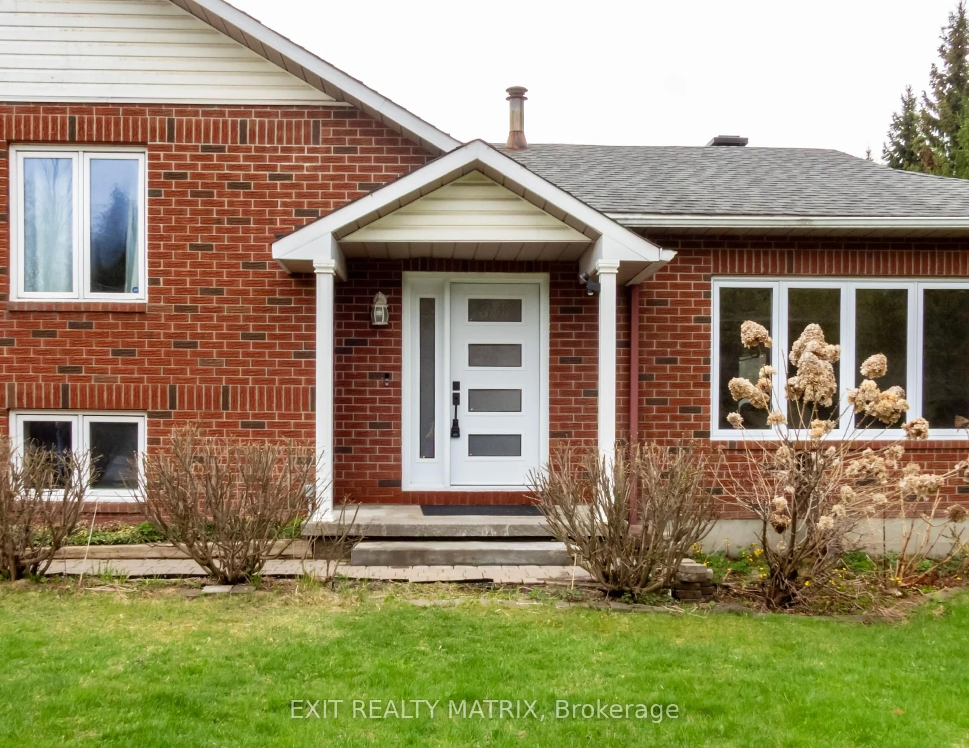Home with brick exterior material, street for 2418 Rideau Rd, Ottawa Ontario K1X 1B2