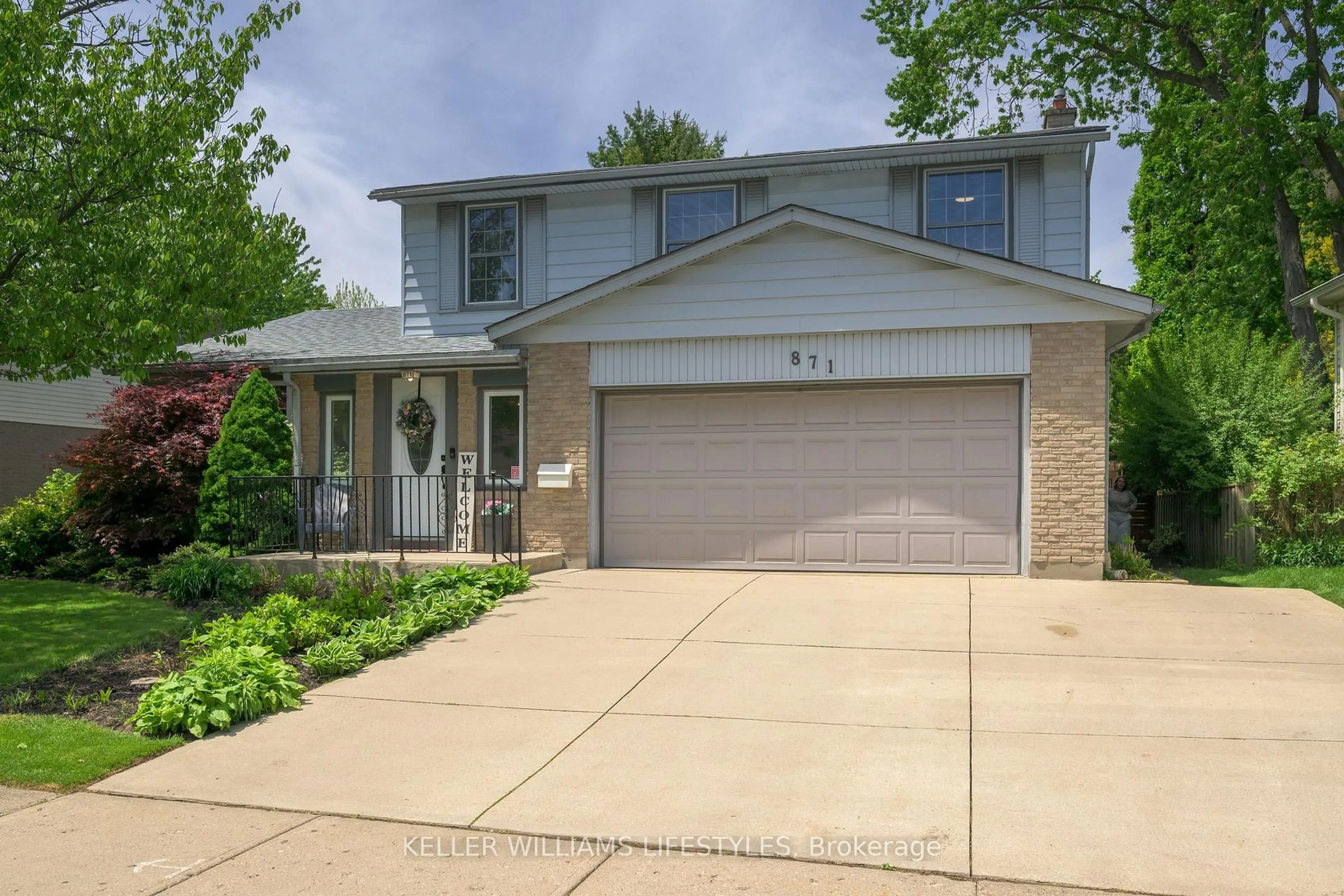 Home with vinyl exterior material, street for 871 Farnham Rd, London South Ontario N6K 1R8