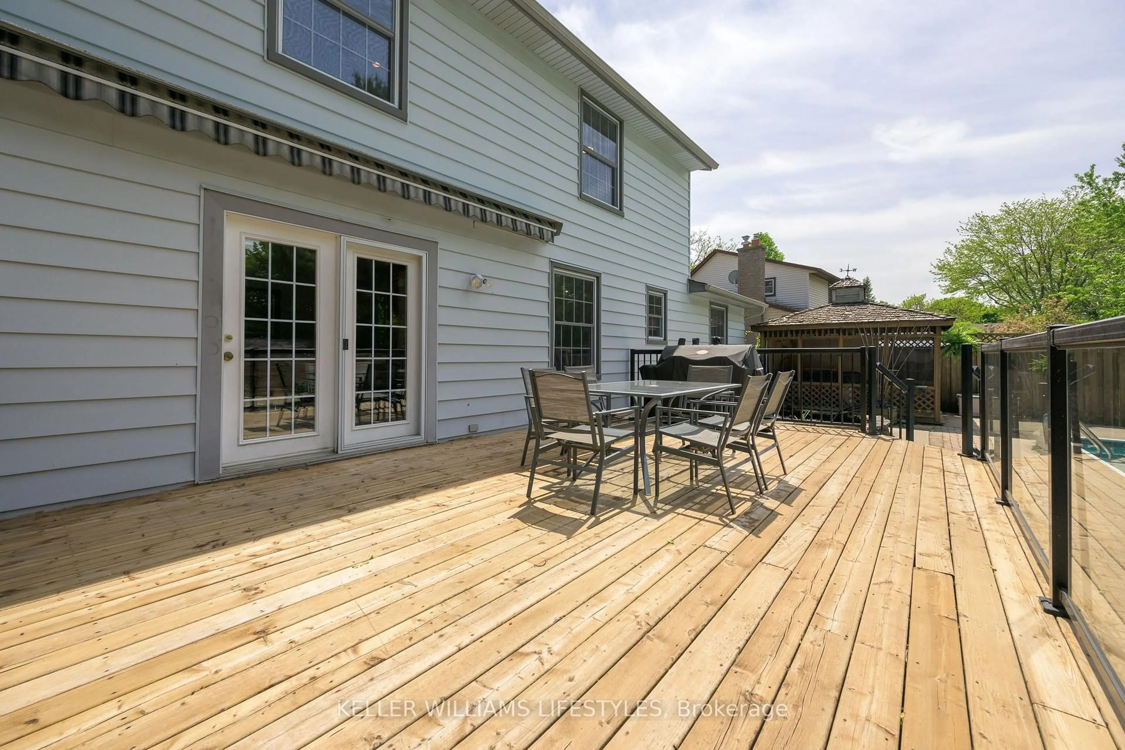 Patio, unknown for 871 Farnham Rd, London South Ontario N6K 1R8