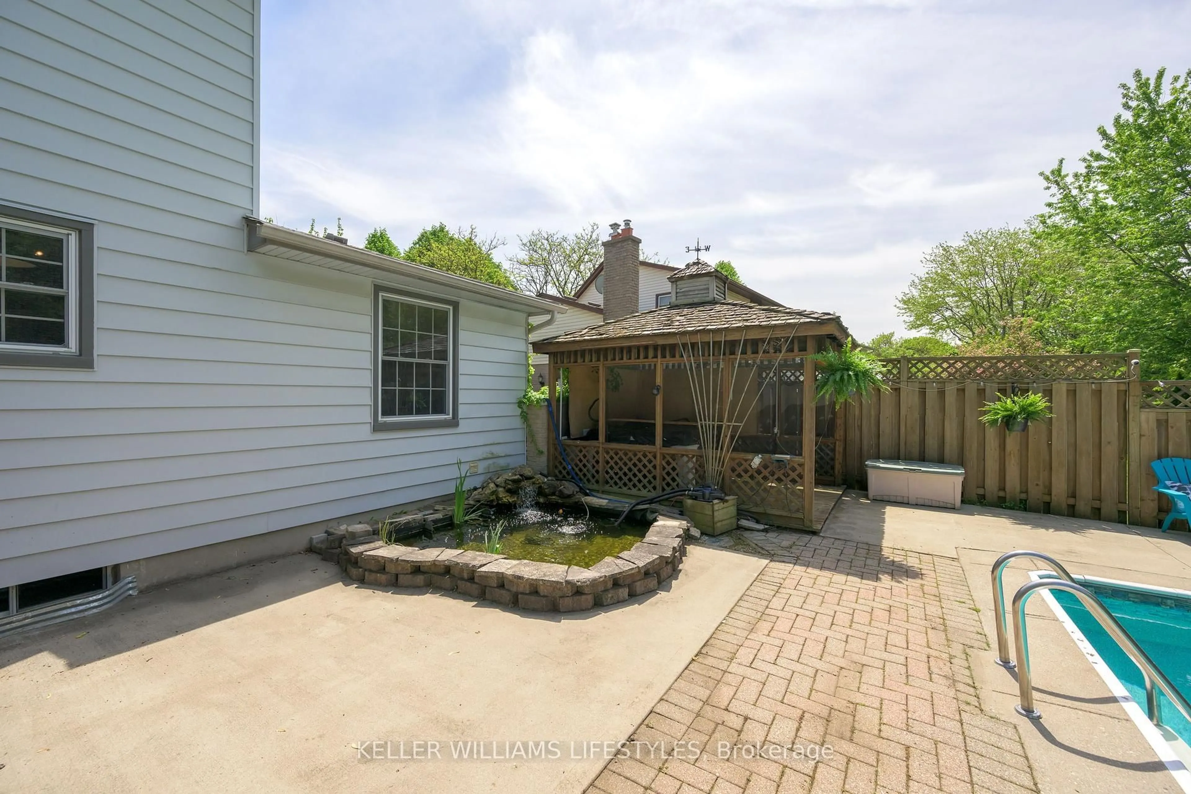 Patio, street for 871 Farnham Rd, London South Ontario N6K 1R8
