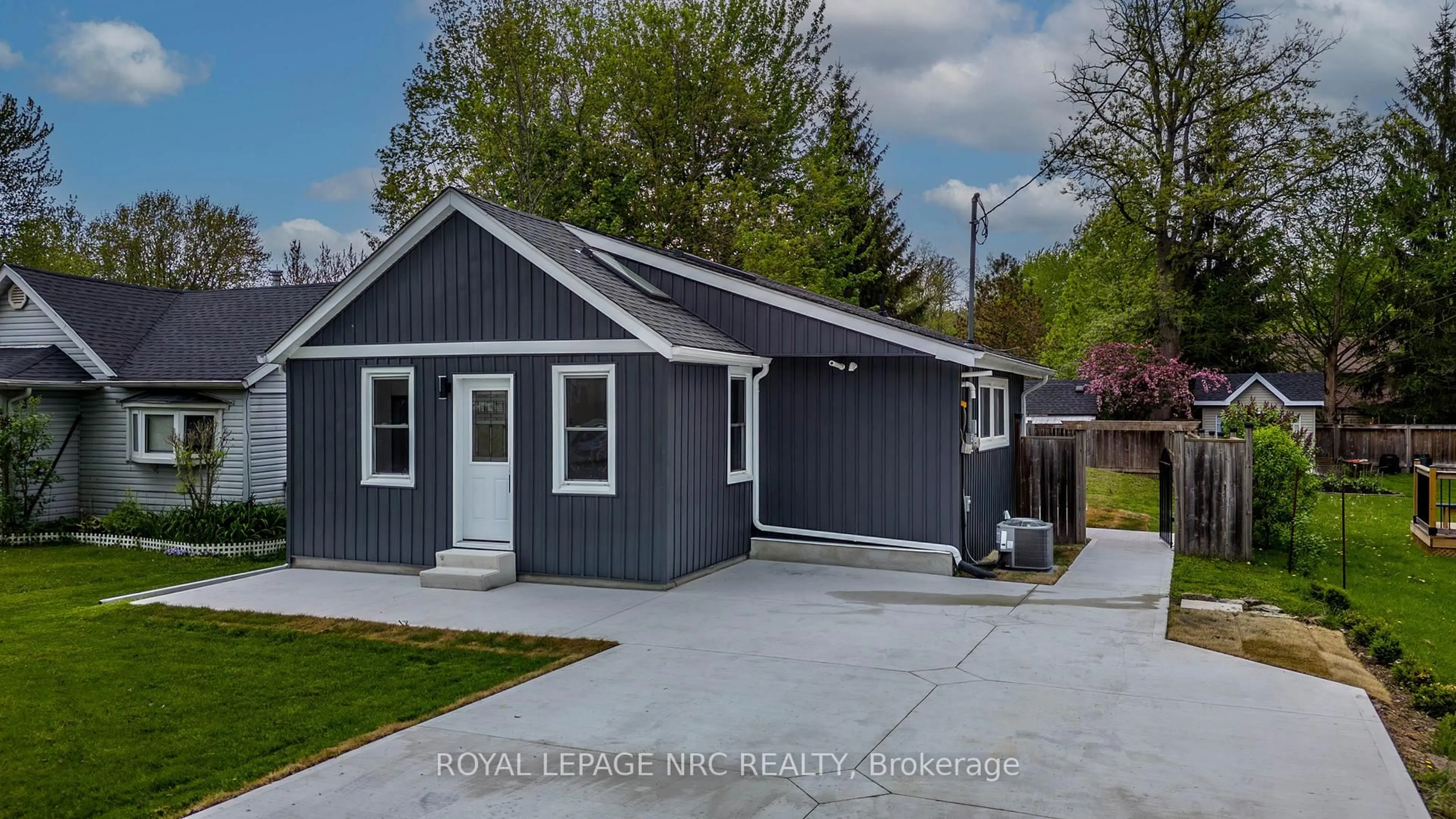 Home with vinyl exterior material, street for 10556 Woodland Dr, Wainfleet Ontario L3K 5V4