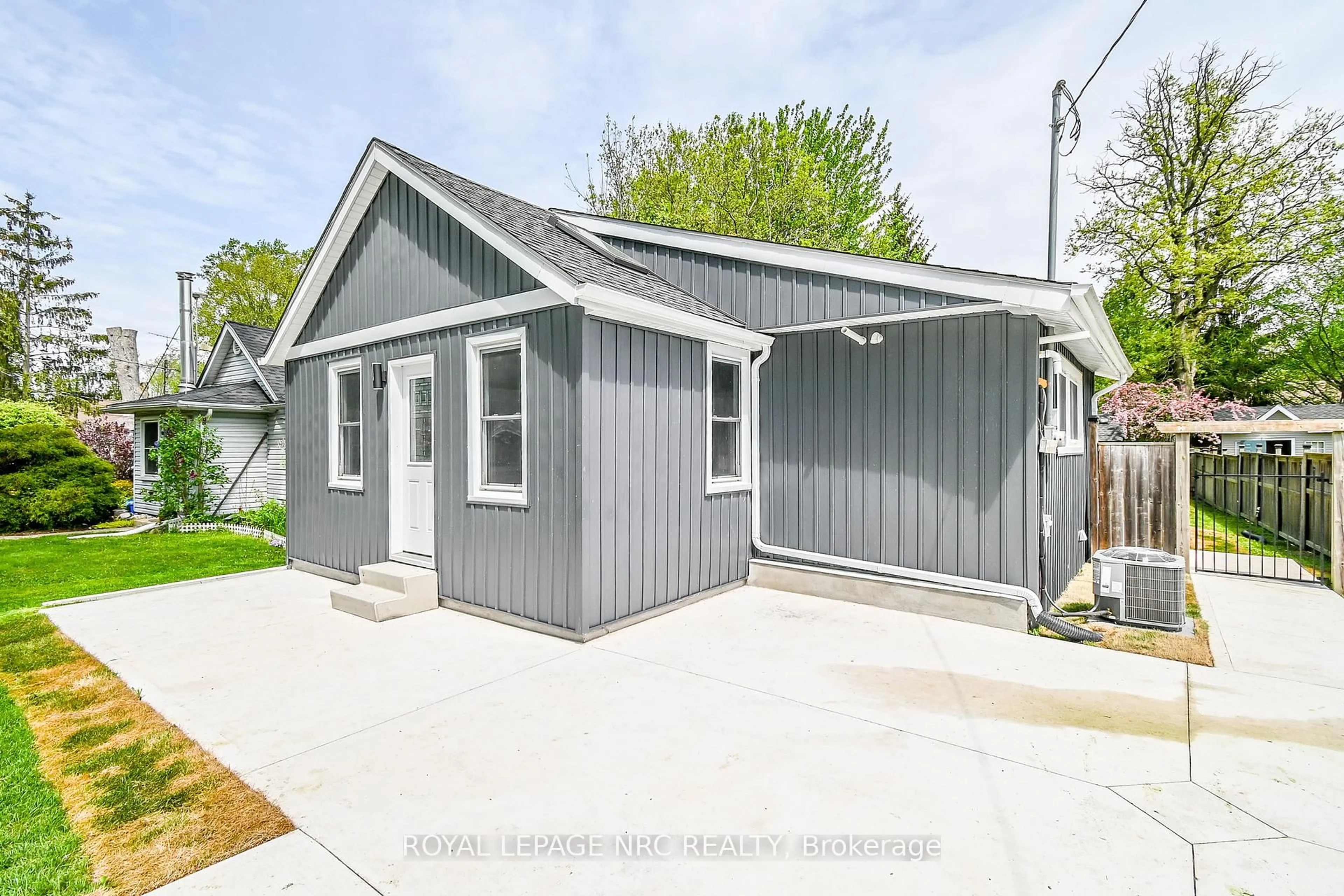 Home with vinyl exterior material, street for 10556 Woodland Dr, Wainfleet Ontario L3K 5V4