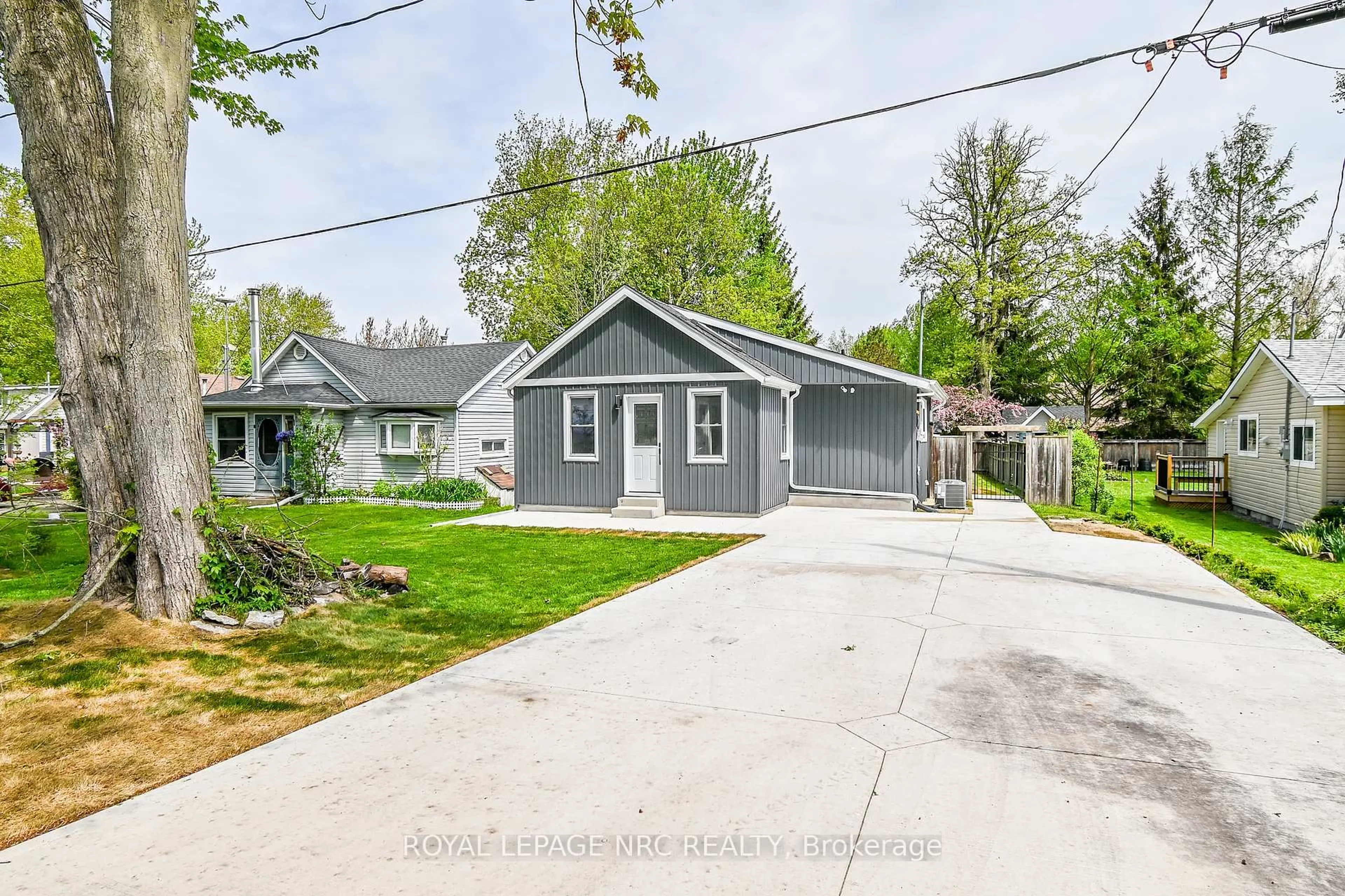 A pic from outside/outdoor area/front of a property/back of a property/a pic from drone, street for 10556 Woodland Dr, Wainfleet Ontario L3K 5V4