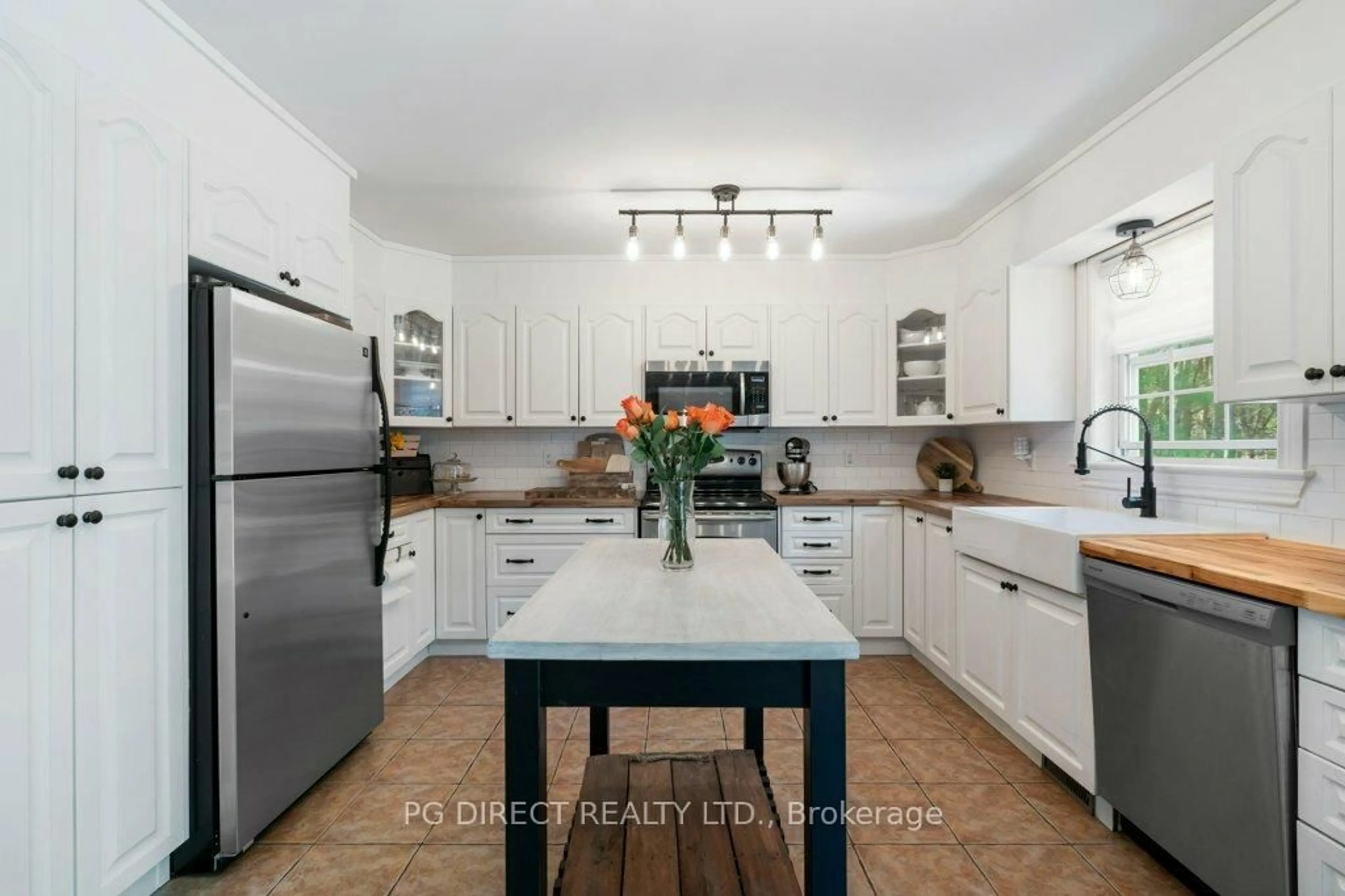 Open concept kitchen, unknown for 34 Smith Rd, North Grenville Ontario K0G 1T0