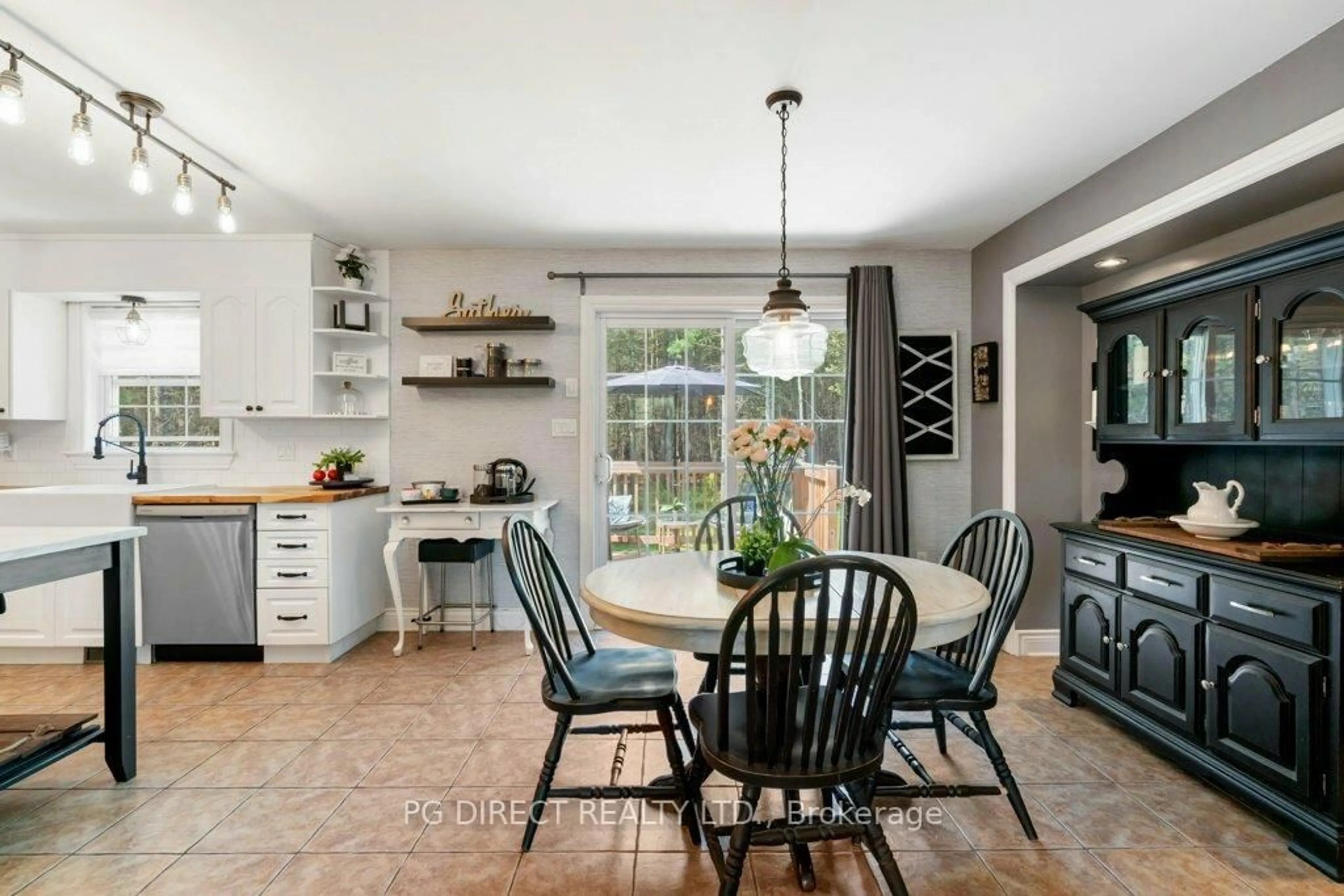 Open concept kitchen, ceramic/tile floor for 34 Smith Rd, North Grenville Ontario K0G 1T0