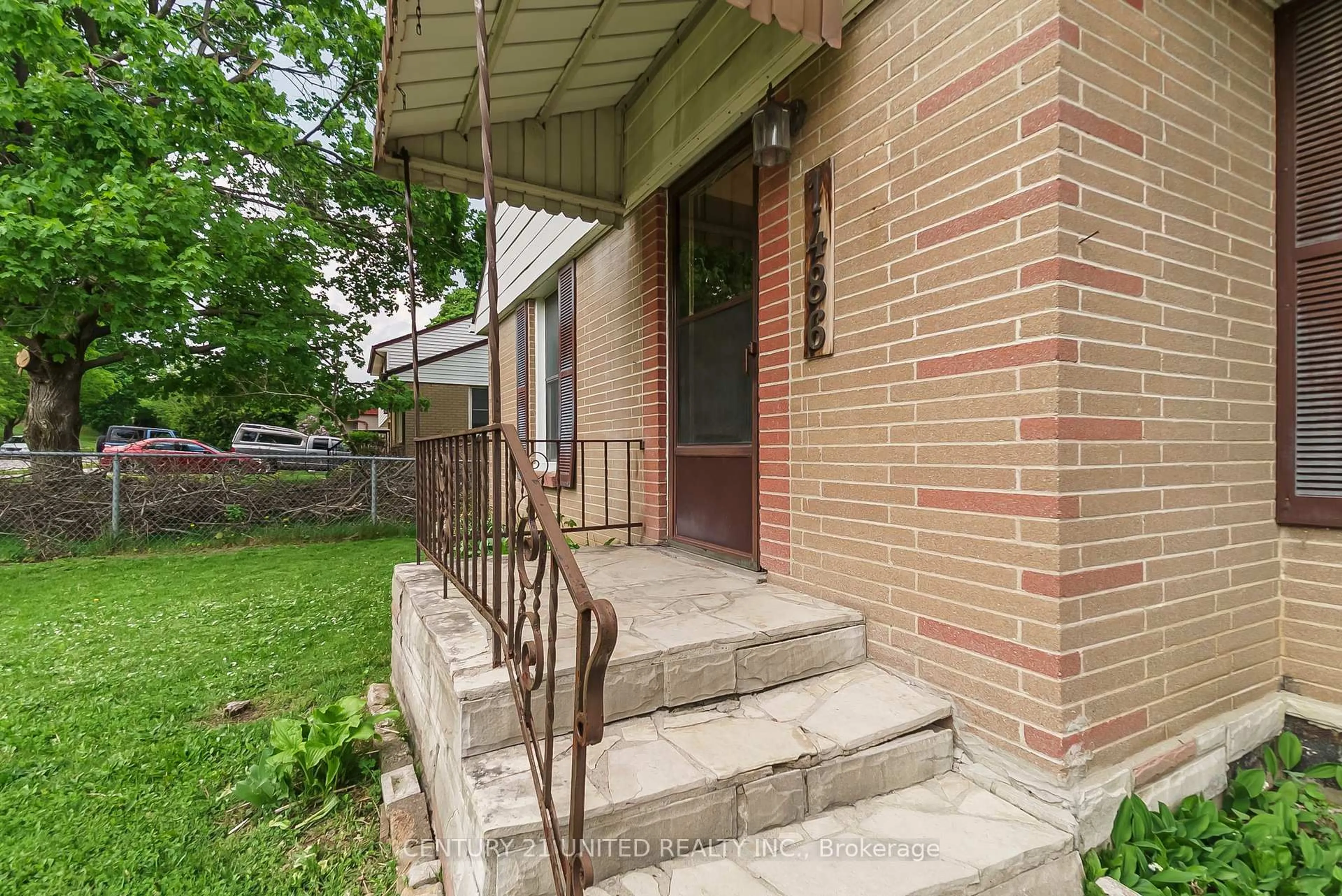 Patio, street for 1486 Glencairn Ave, Peterborough West Ontario K9J 6S3