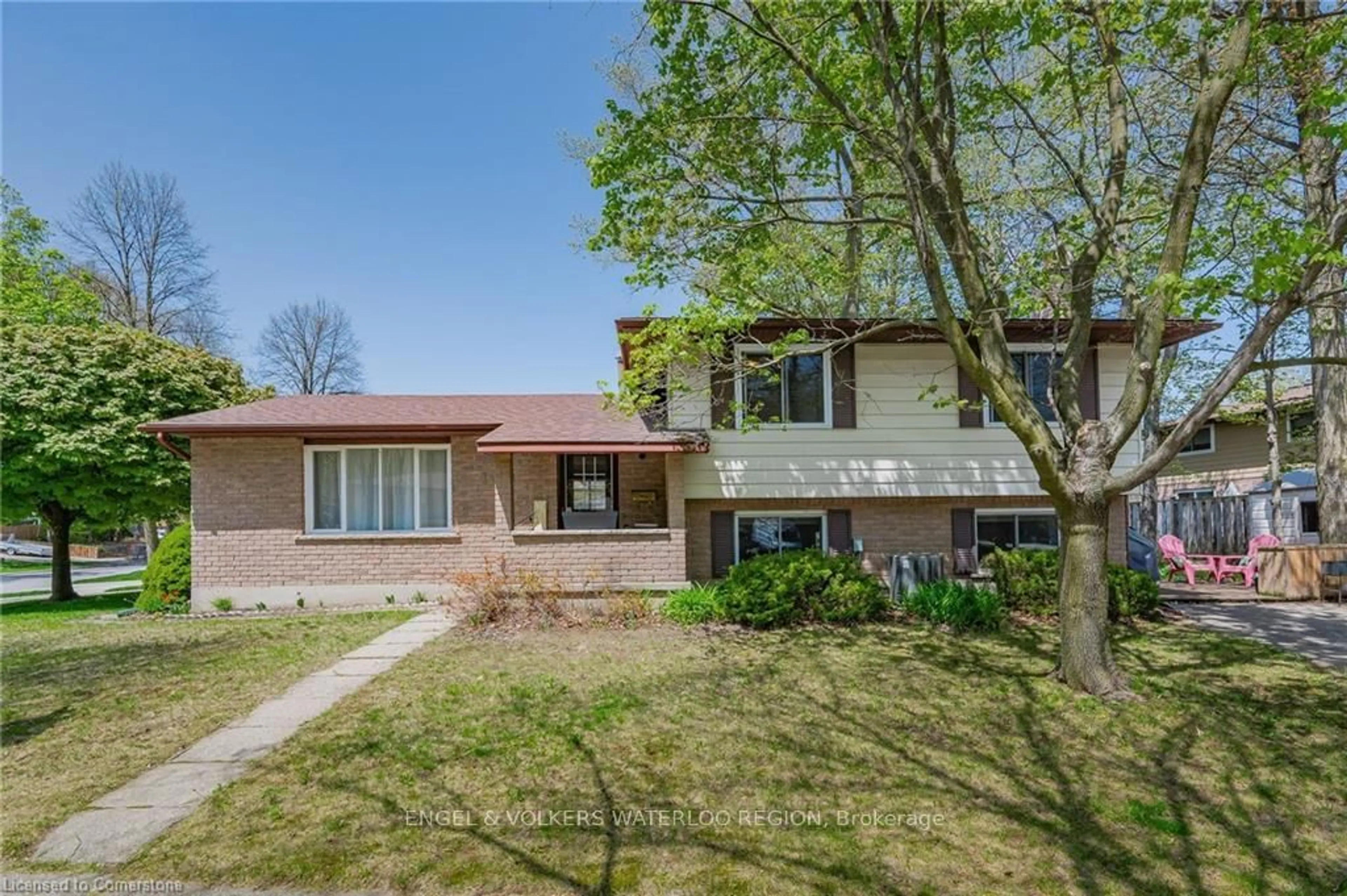 Home with brick exterior material, street for 113 Martinglen Cres, Kitchener Ontario N2E 2A3