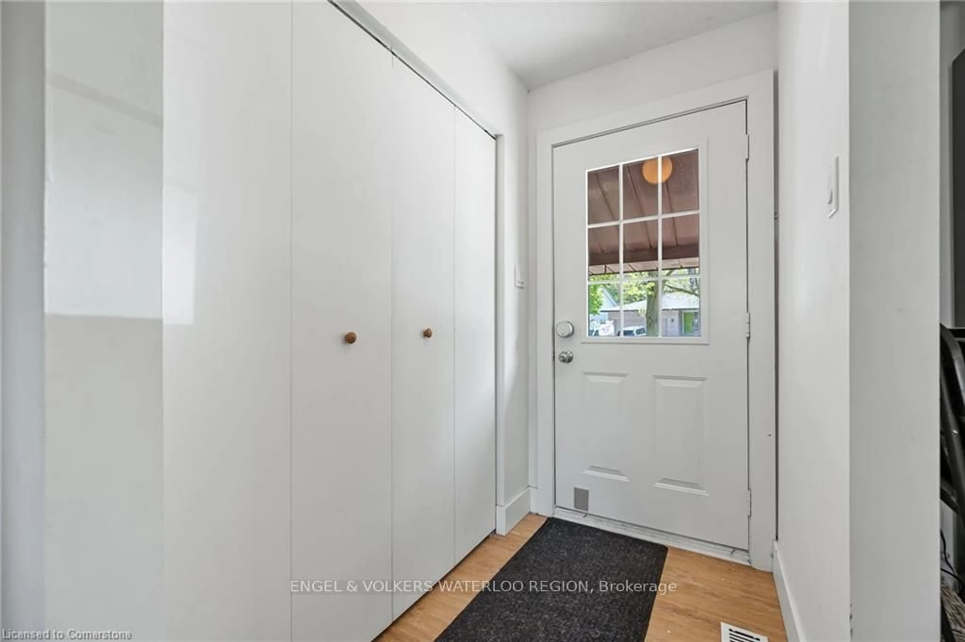 Indoor entryway for 113 Martinglen Cres, Kitchener Ontario N2E 2A3