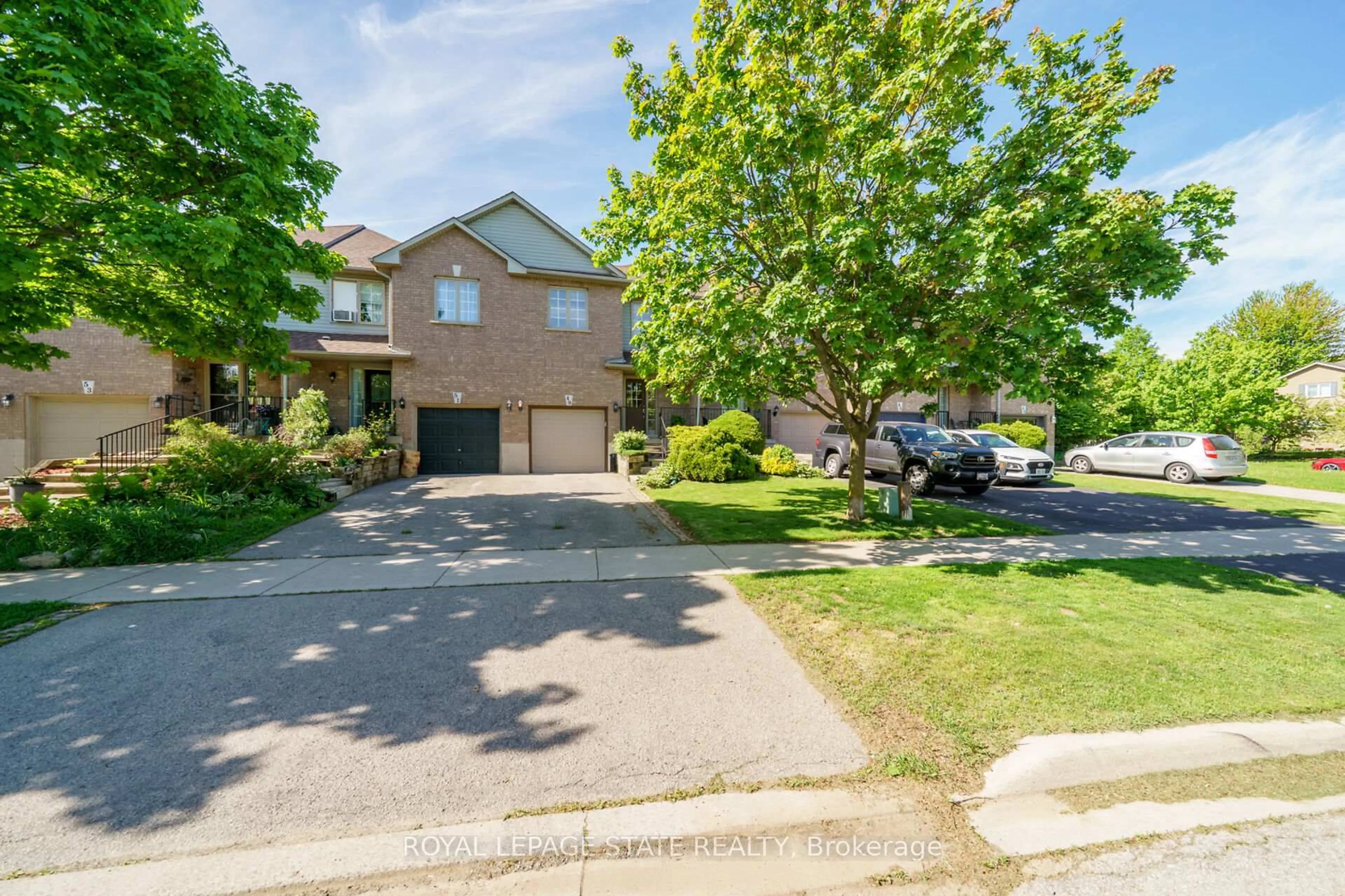 A pic from outside/outdoor area/front of a property/back of a property/a pic from drone, street for 49 Morwick Dr, Hamilton Ontario L9G 4Y4
