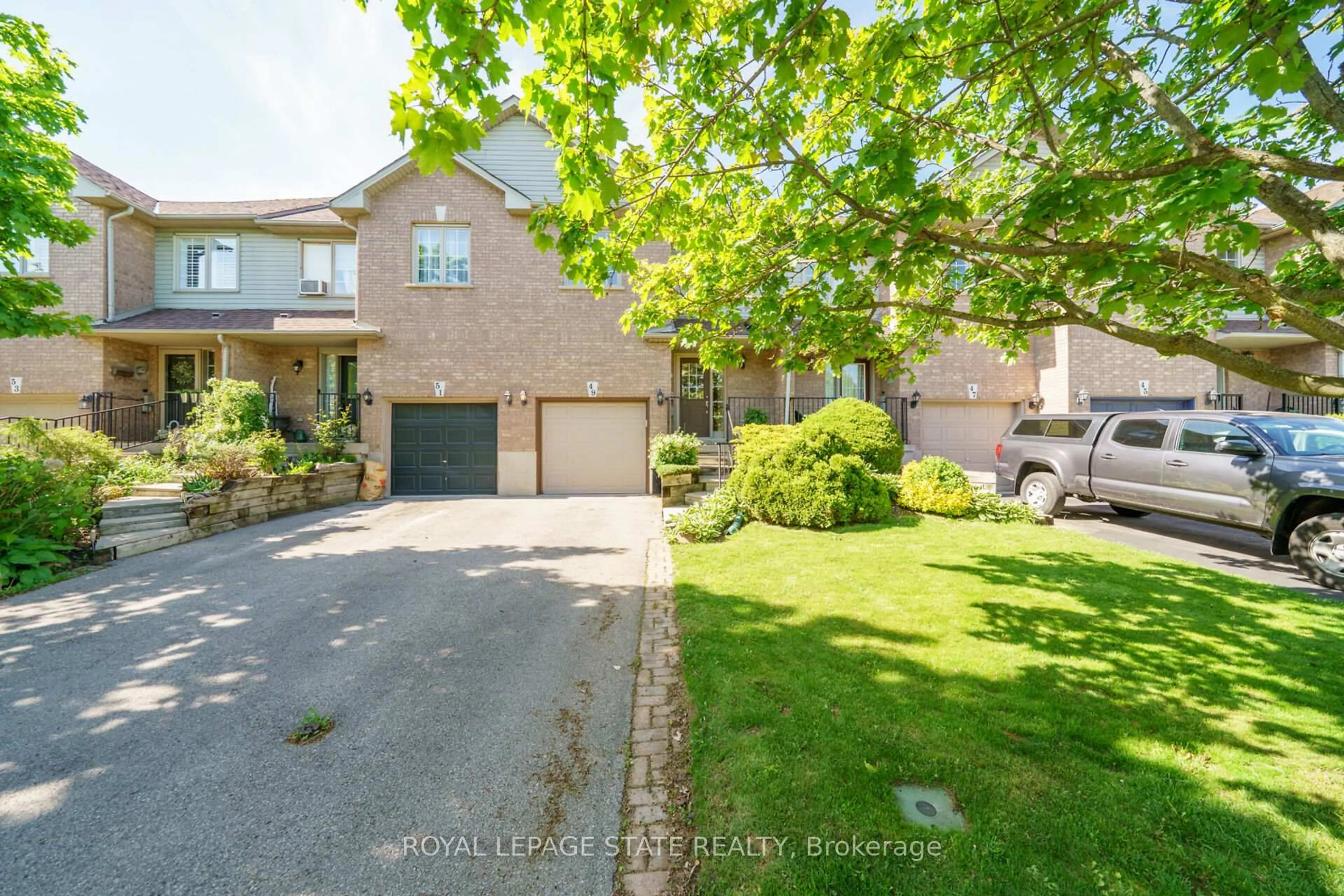 A pic from outside/outdoor area/front of a property/back of a property/a pic from drone, street for 49 Morwick Dr, Hamilton Ontario L9G 4Y4