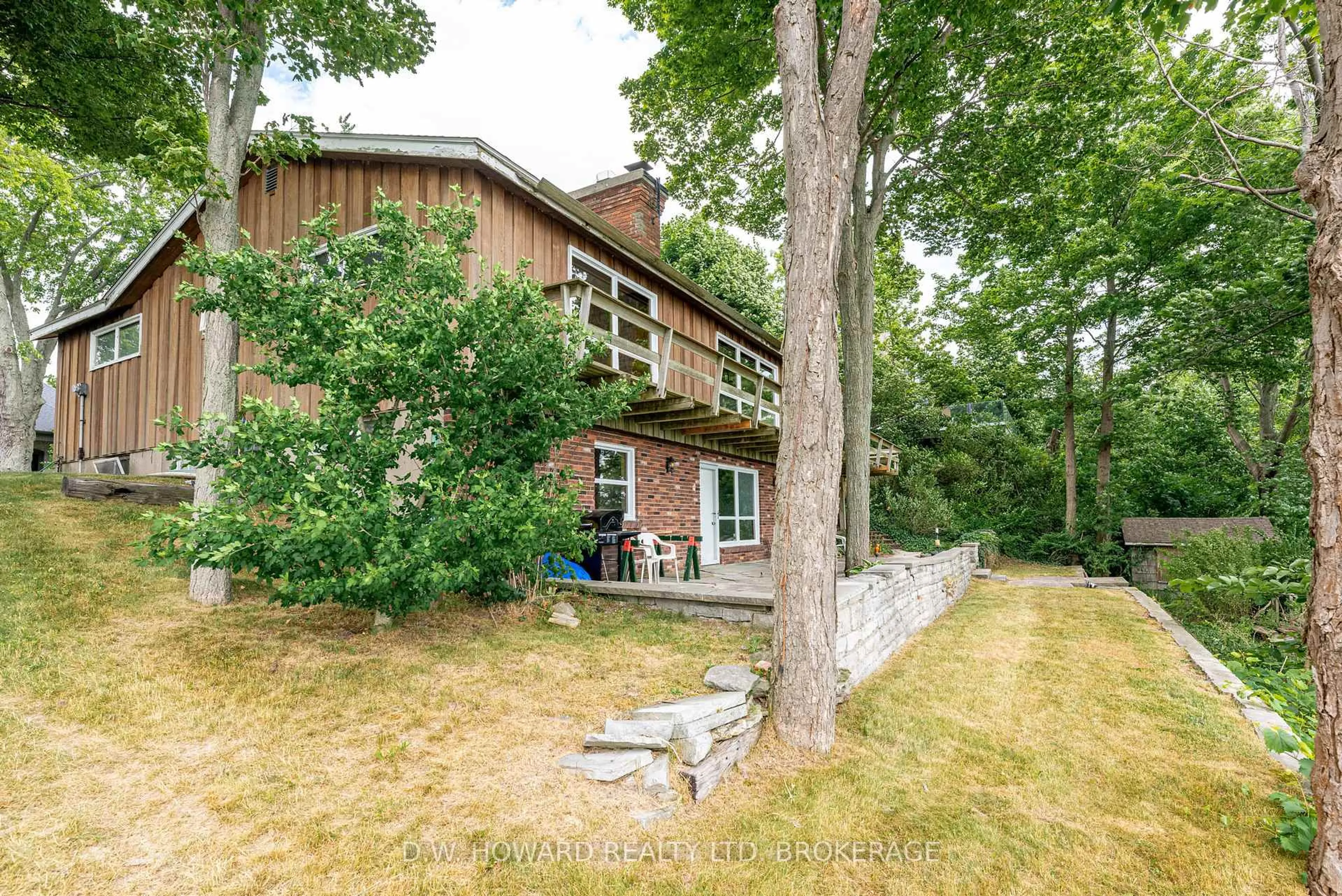 A pic from outside/outdoor area/front of a property/back of a property/a pic from drone, unknown for 10121 Cedar Crest Rd, Wainfleet Ontario L3K 5V4
