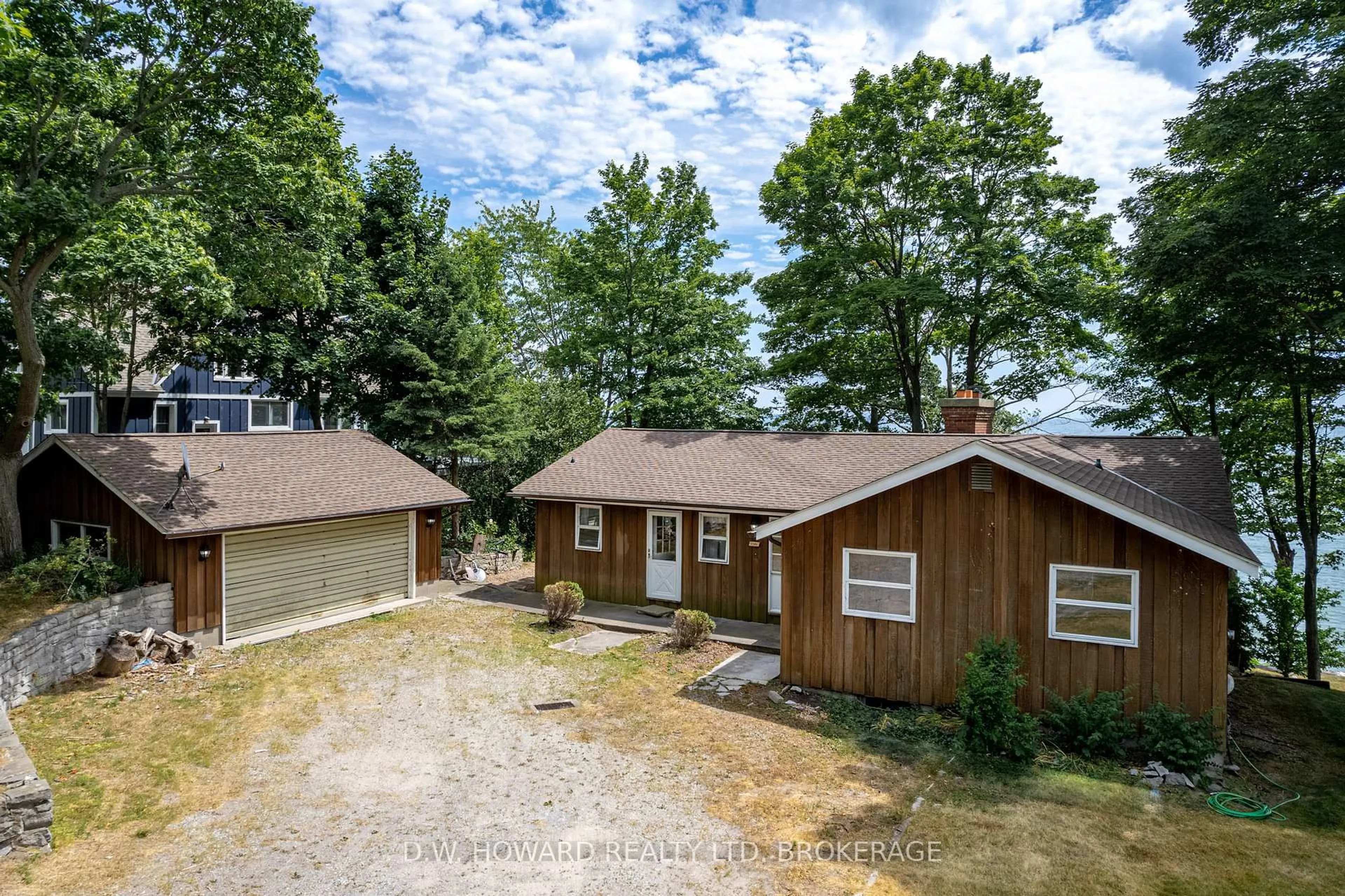 A pic from outside/outdoor area/front of a property/back of a property/a pic from drone, unknown for 10121 Cedar Crest Rd, Wainfleet Ontario L3K 5V4