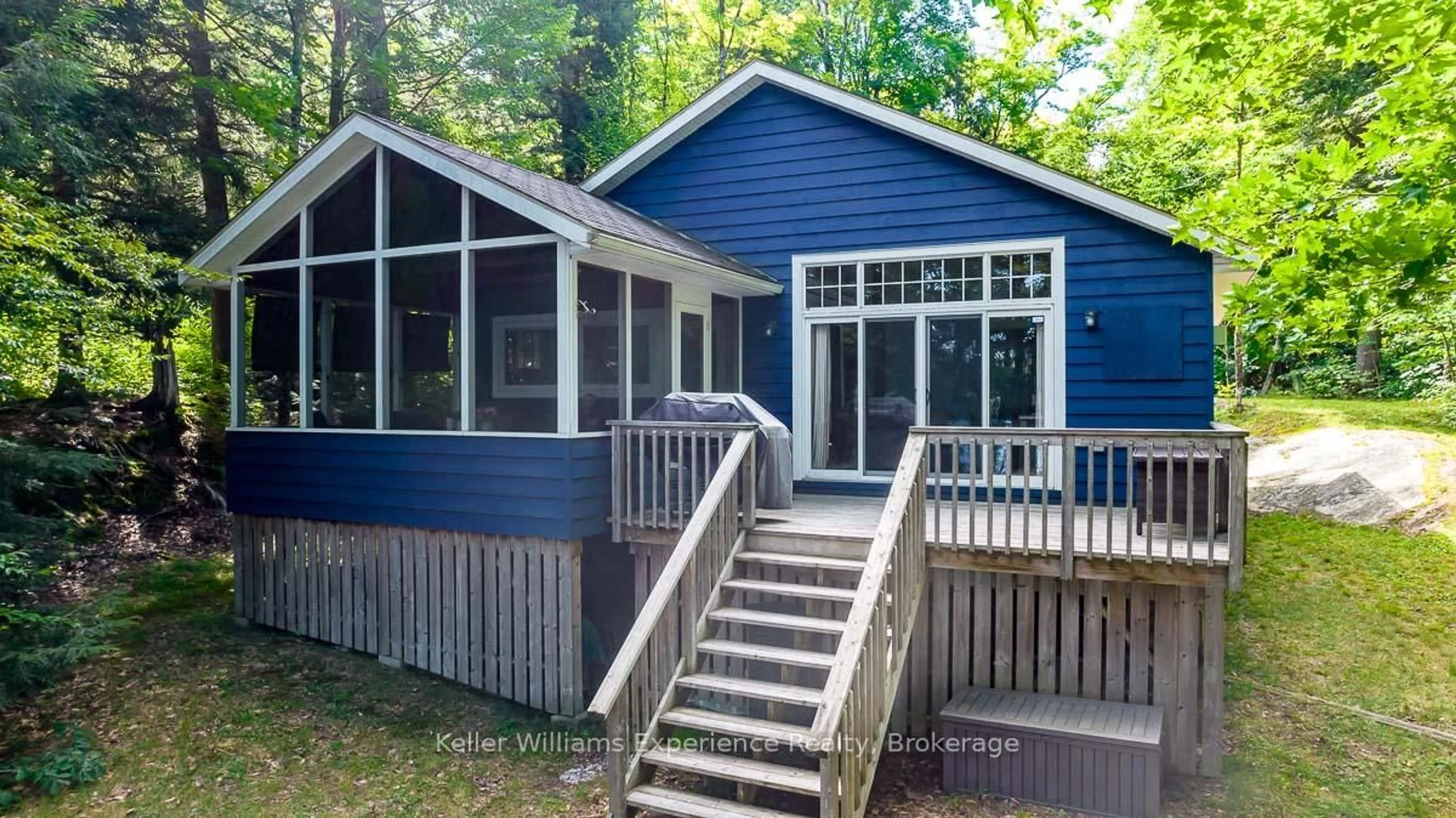 Home with vinyl exterior material, water/lake/river/ocean view for 1123 Stone Gate Lane, Bracebridge Ontario P1L 1X1