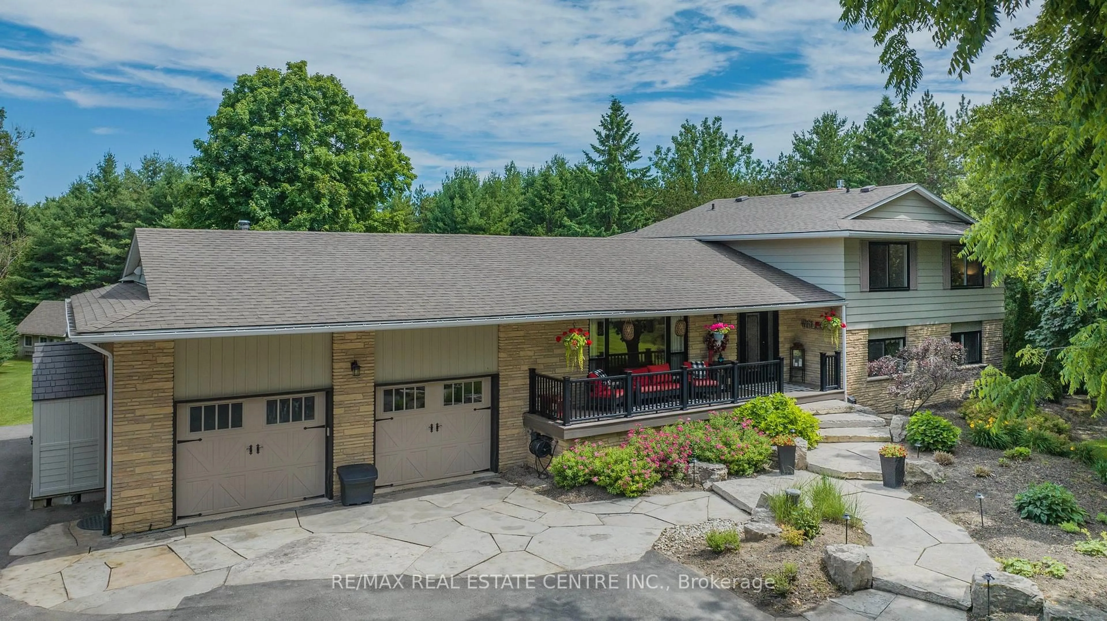 A pic from outside/outdoor area/front of a property/back of a property/a pic from drone, unknown for 3 Springview Crt, East Garafraxa Ontario L9W 6B5