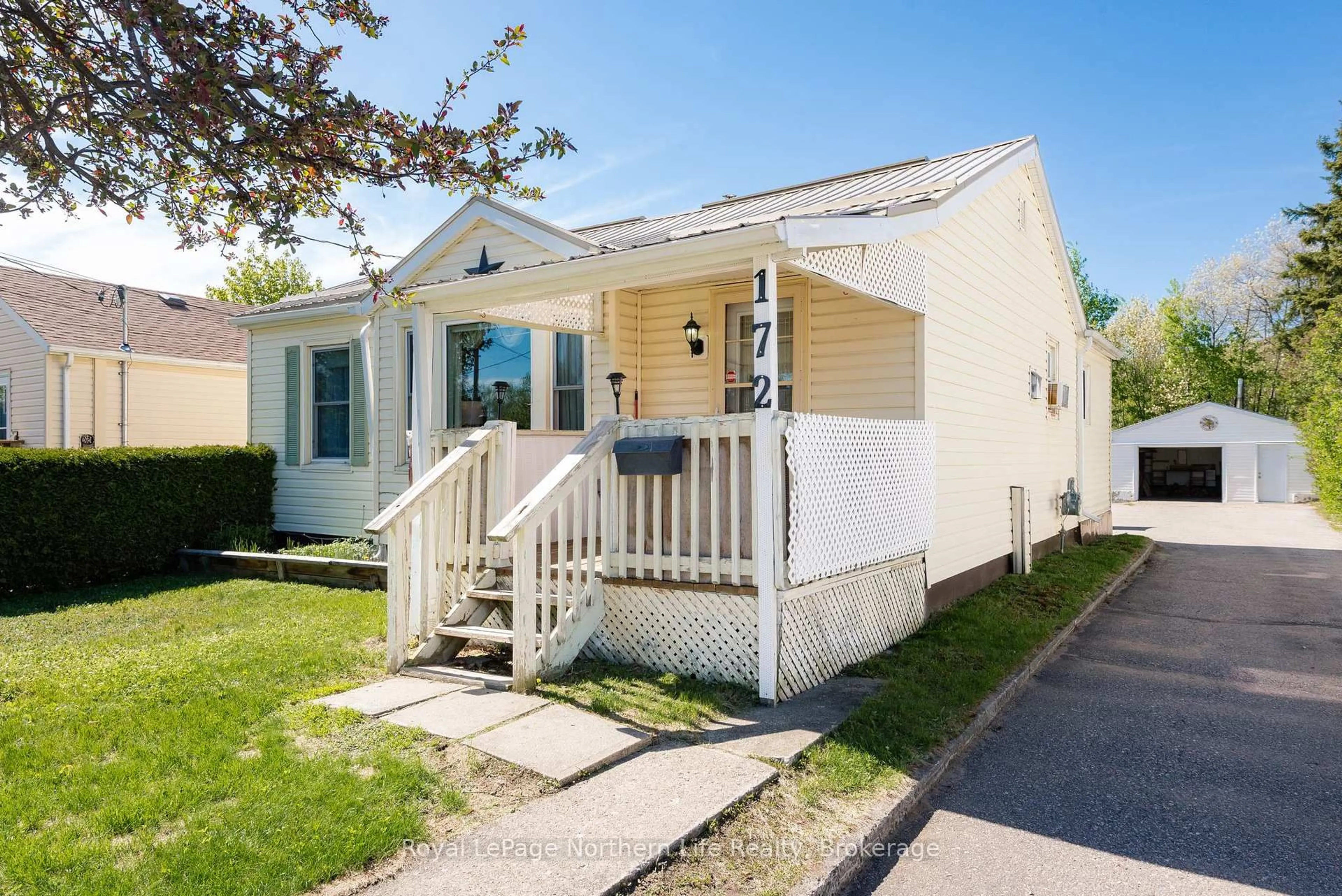 Home with vinyl exterior material, street for 172 Morland Ave, North Bay Ontario P1B 7R9