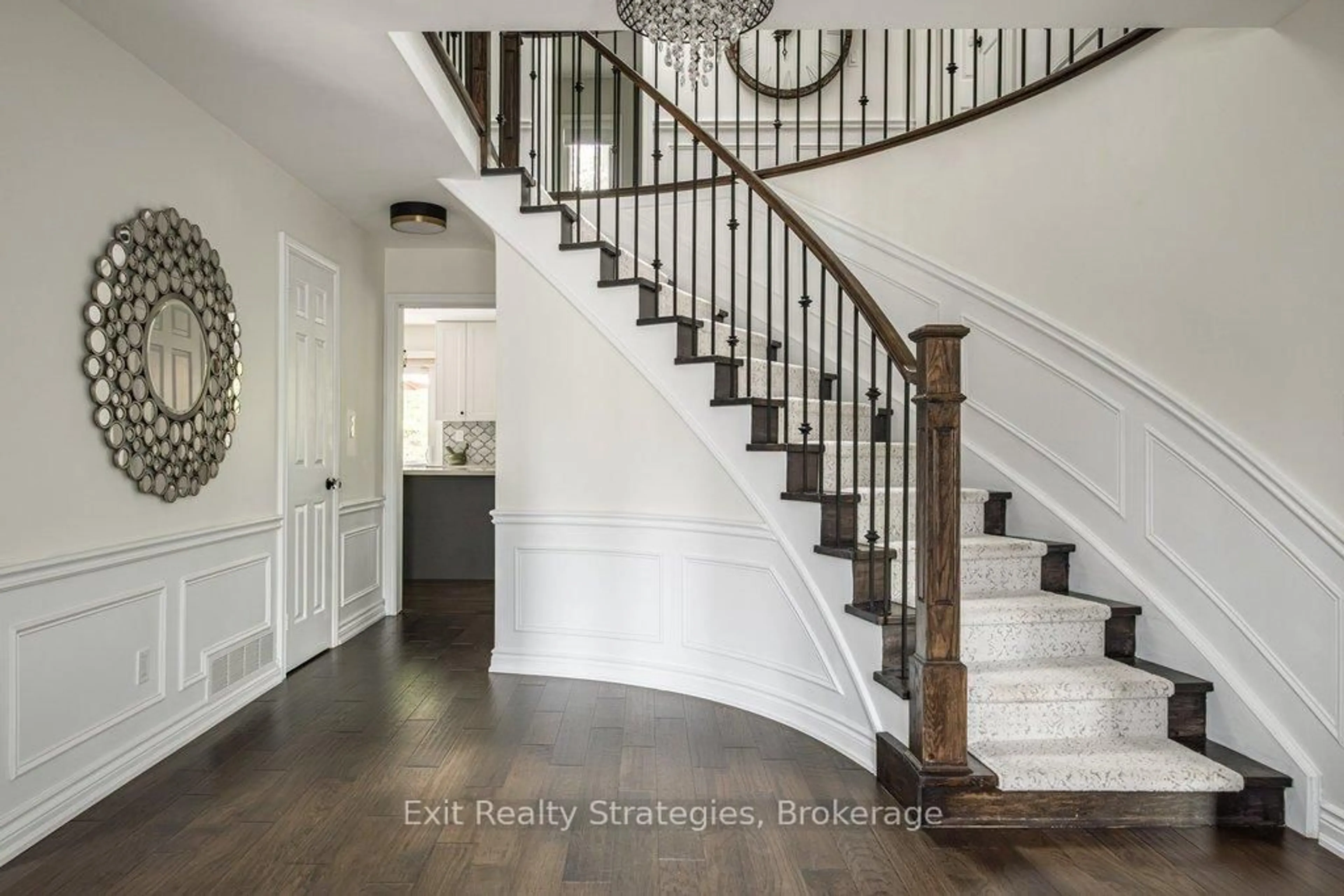 Indoor entryway for 144 Uphill Crt, Hamilton Ontario L9G 3R1